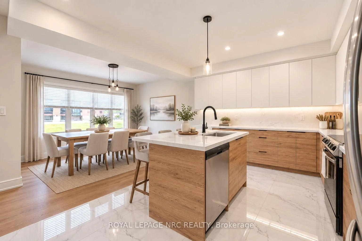 Photo 20 of 7384 Splendour Drive, Niagara Falls, Brown — HOMEH