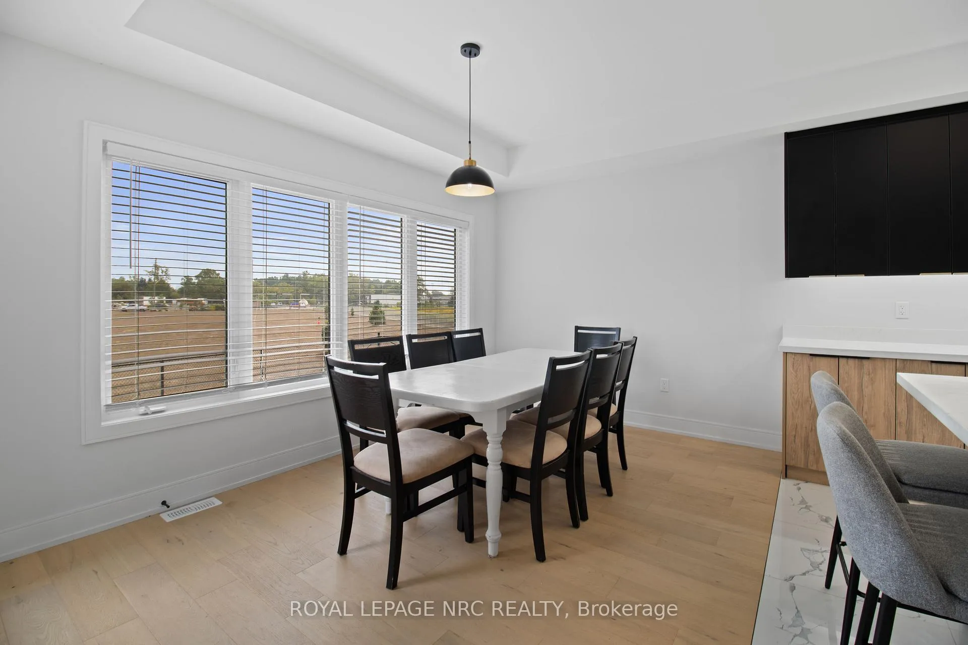 Photo 17 of 7392 Splendour Drive, Niagara Falls, Brown — HOMEH