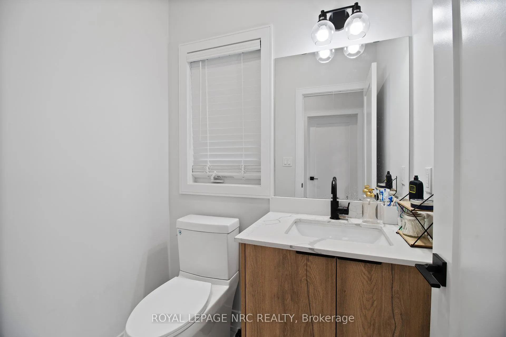 Photo 18 of 7392 Splendour Drive, Niagara Falls, Brown — HOMEH