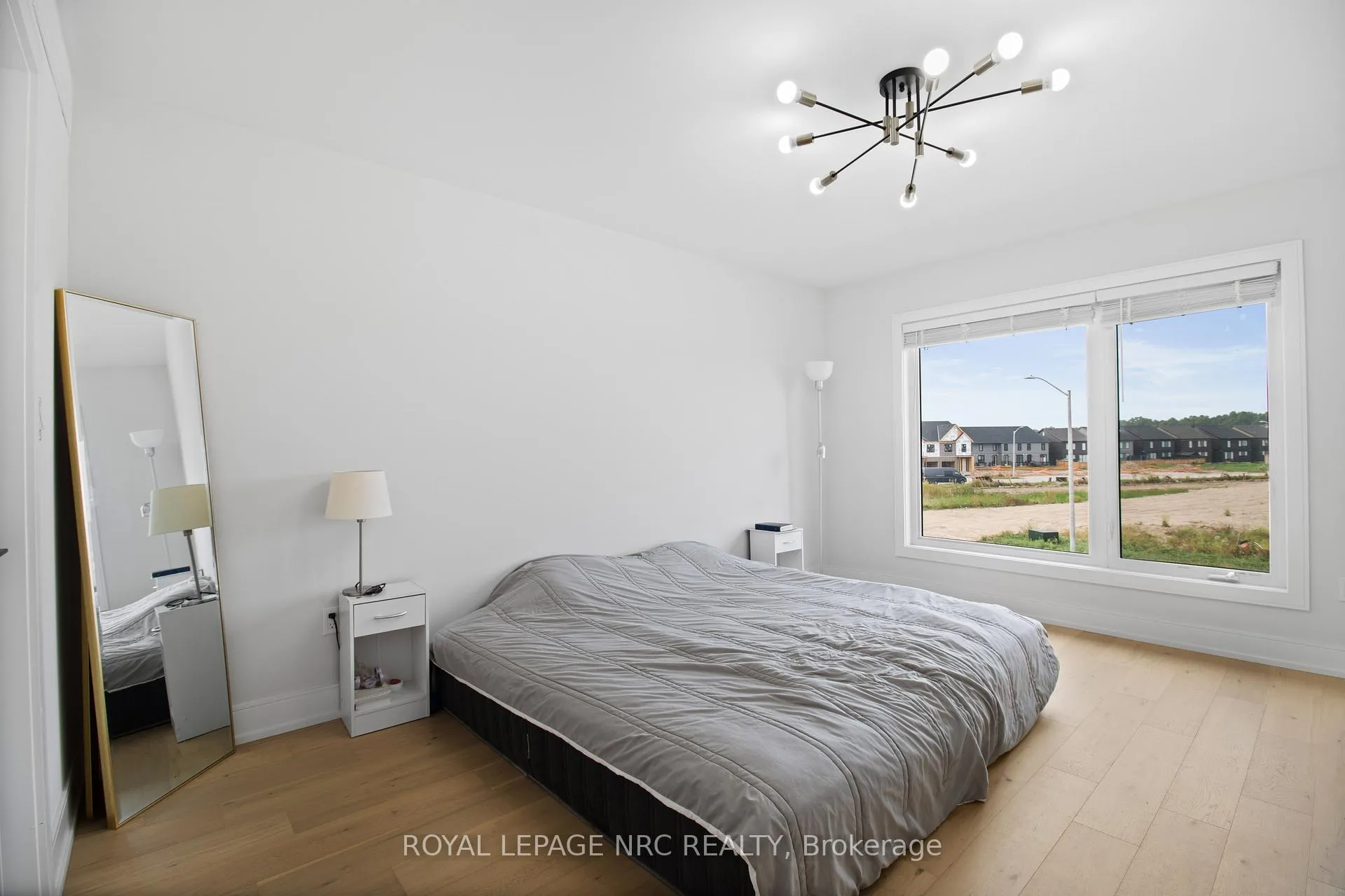 Photo 20 of 7392 Splendour Drive, Niagara Falls, Brown — HOMEH
