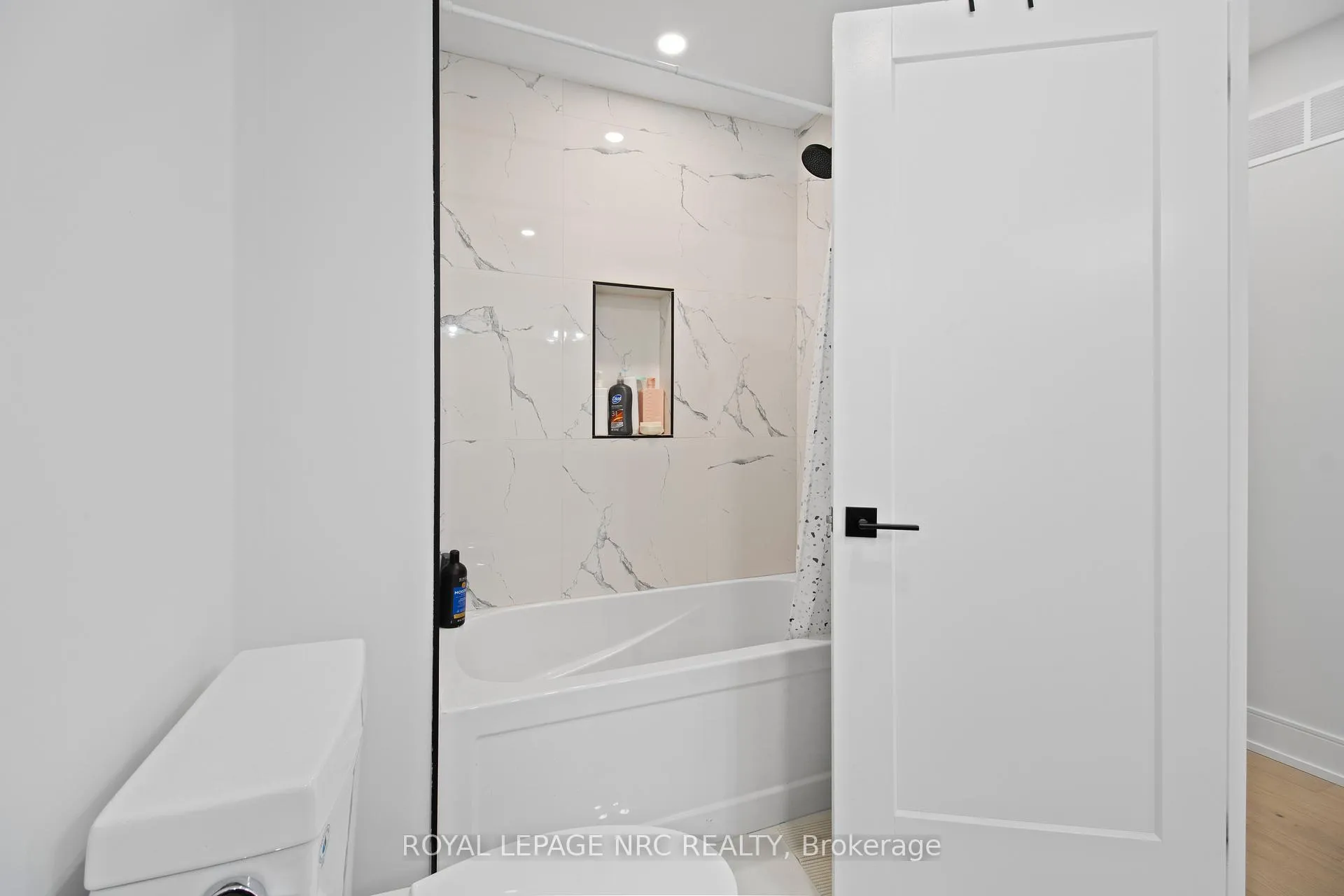 Photo 28 of 7392 Splendour Drive, Niagara Falls, Brown — HOMEH