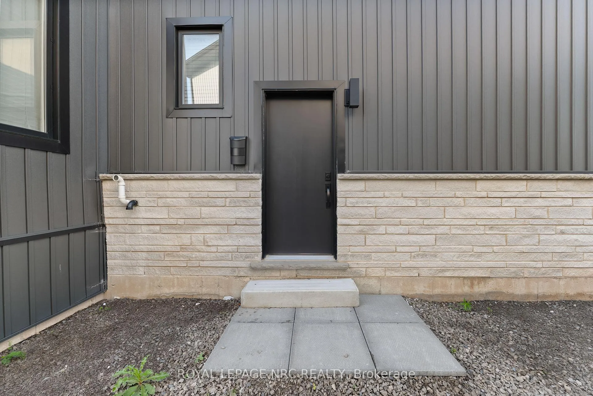 Photo 29 of 7392 Splendour Drive, Niagara Falls, Brown — HOMEH