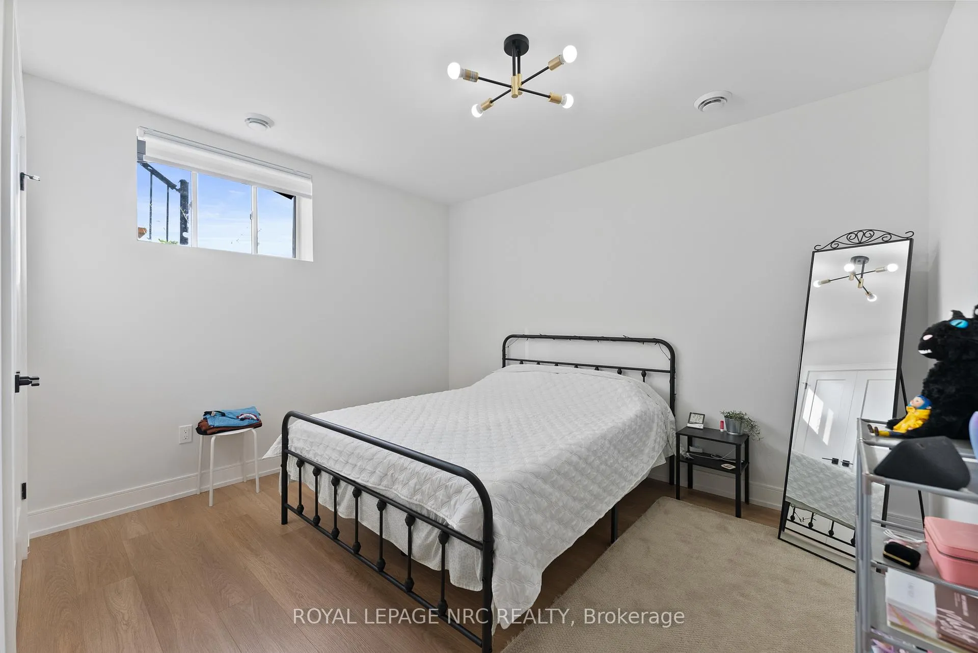 Photo 34 of 7392 Splendour Drive, Niagara Falls, Brown — HOMEH