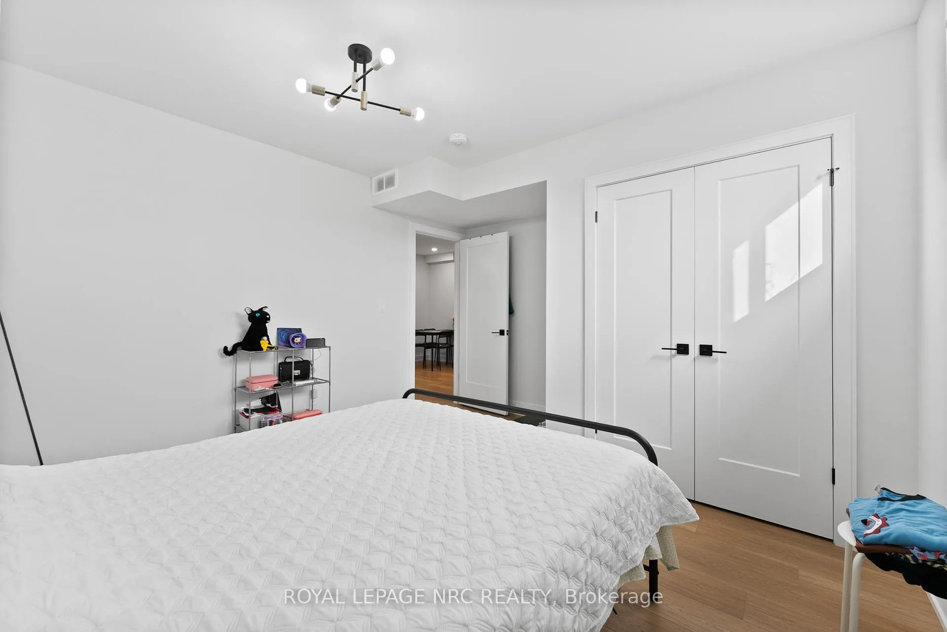 Photo 35 of 7392 Splendour Drive, Niagara Falls, Brown — HOMEH