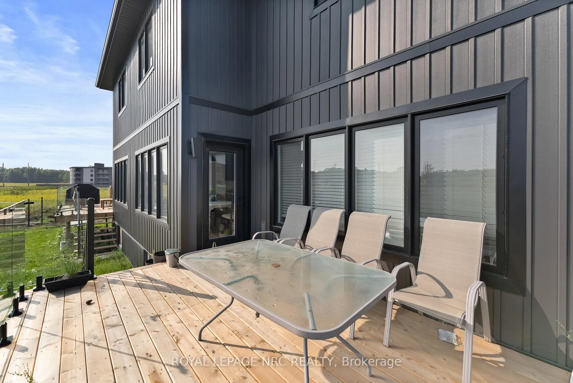 Photo 36 of 7392 Splendour Drive, Niagara Falls, Brown — HOMEH