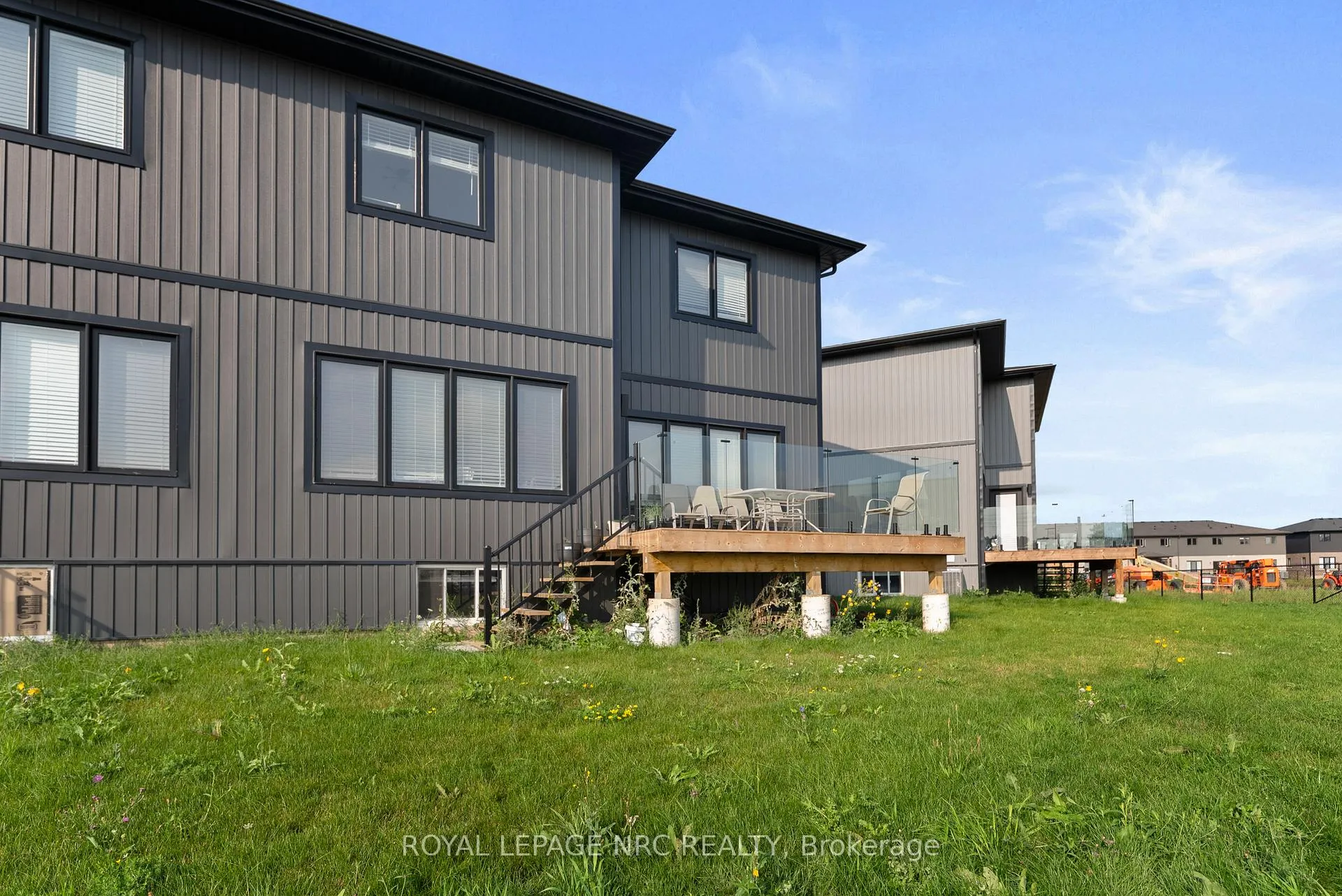 Photo 38 of 7392 Splendour Drive, Niagara Falls, Brown — HOMEH