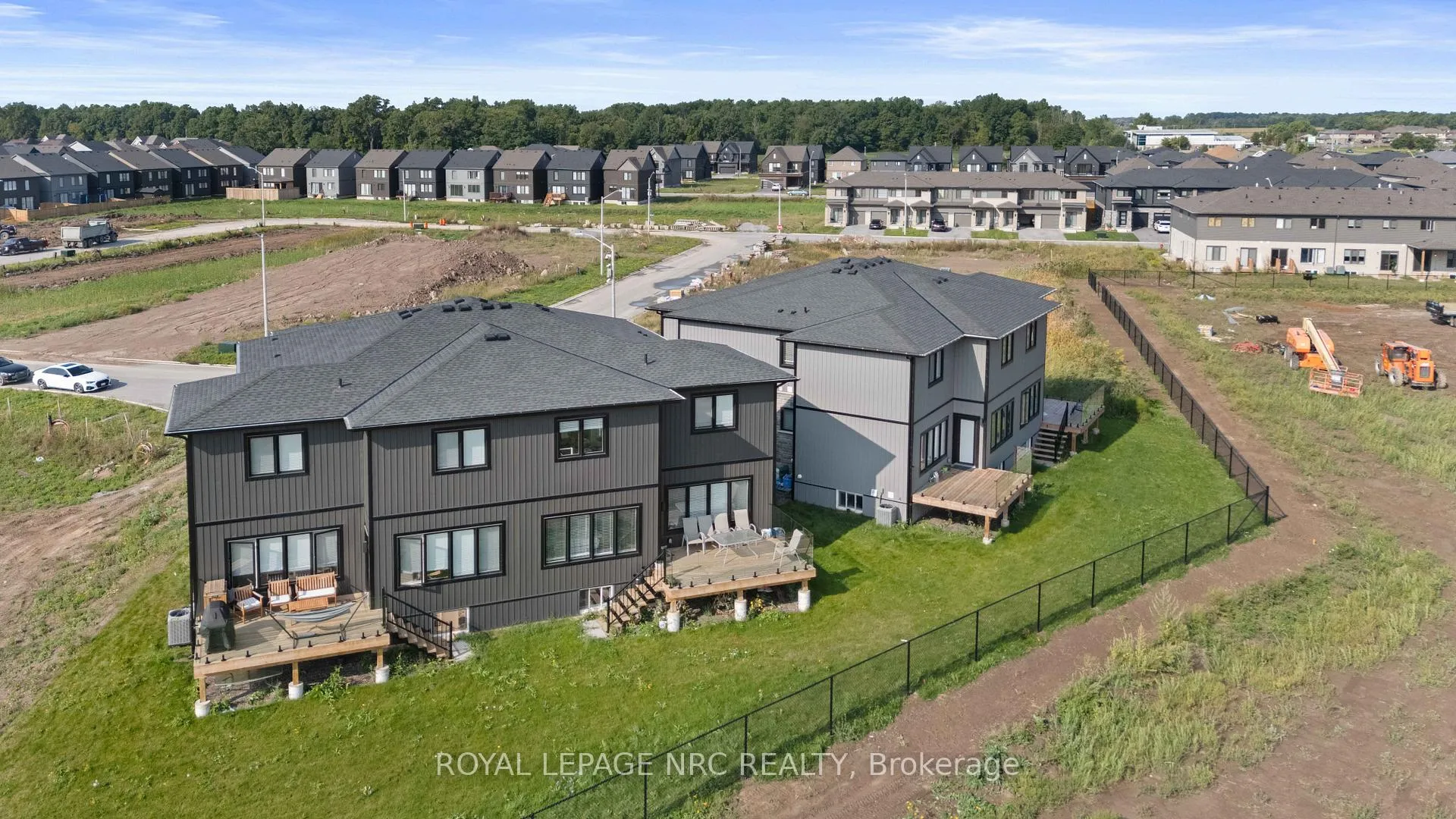 Photo 39 of 7392 Splendour Drive, Niagara Falls, Brown — HOMEH