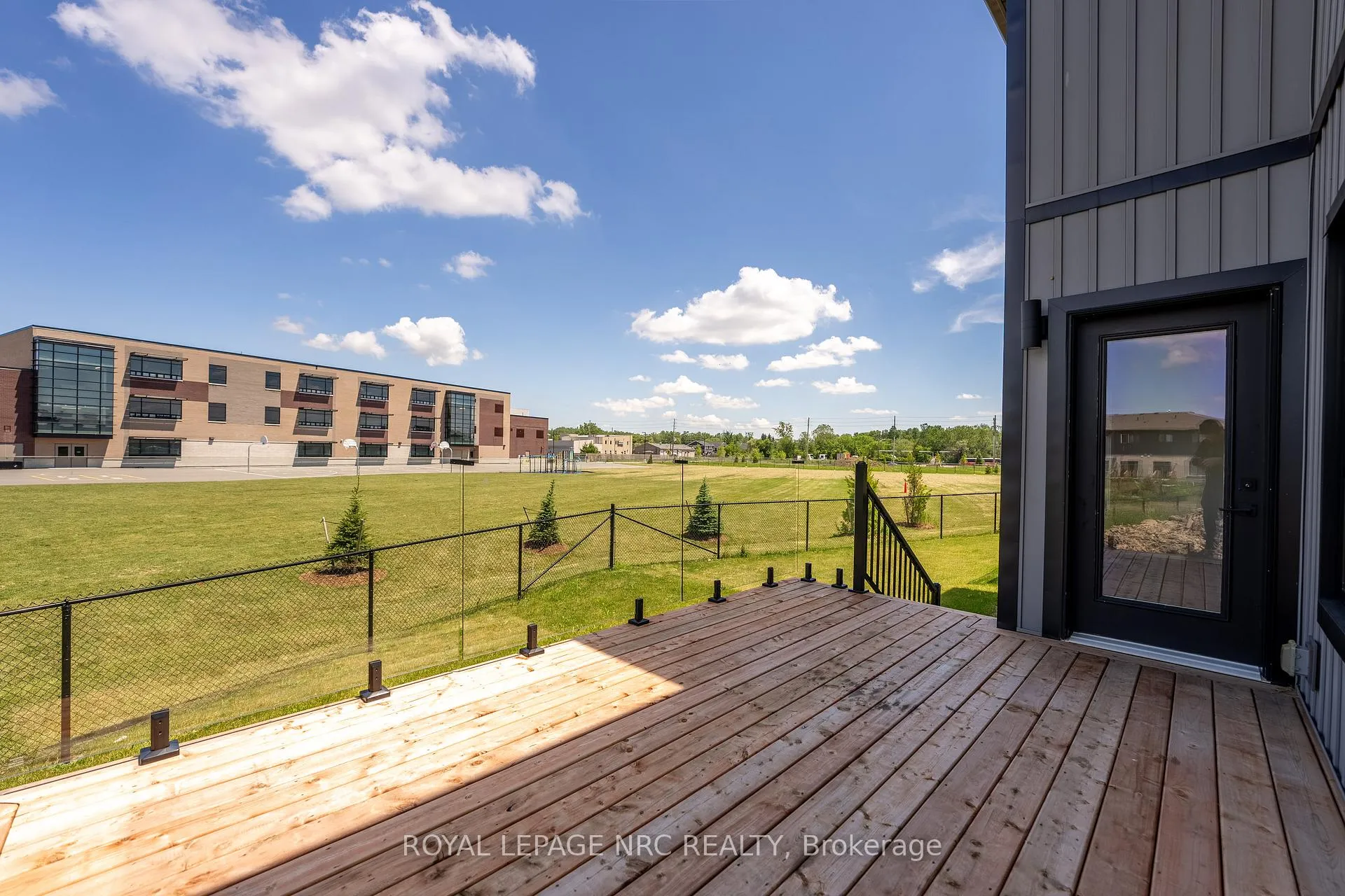 Photo 37 of 7392 Splendour Drive, Niagara Falls, Brown — HOMEH