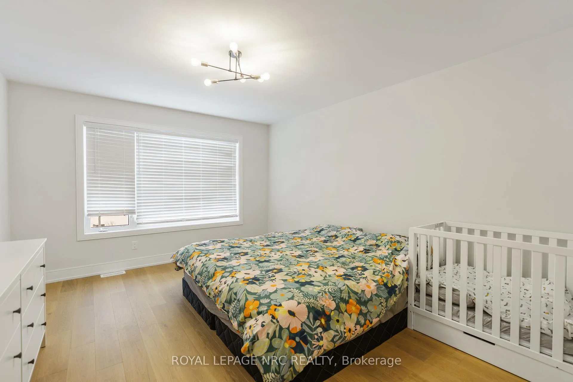 Photo 12 of 7386 Splendour Drive, Niagara Falls, Brown — HOMEH
