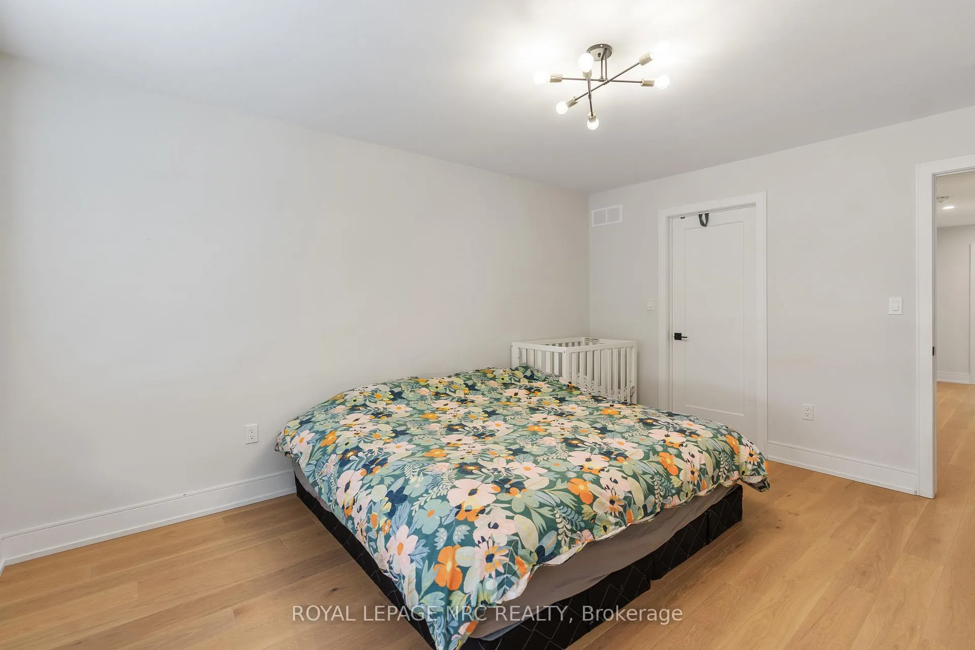 Photo 13 of 7386 Splendour Drive, Niagara Falls, Brown — HOMEH