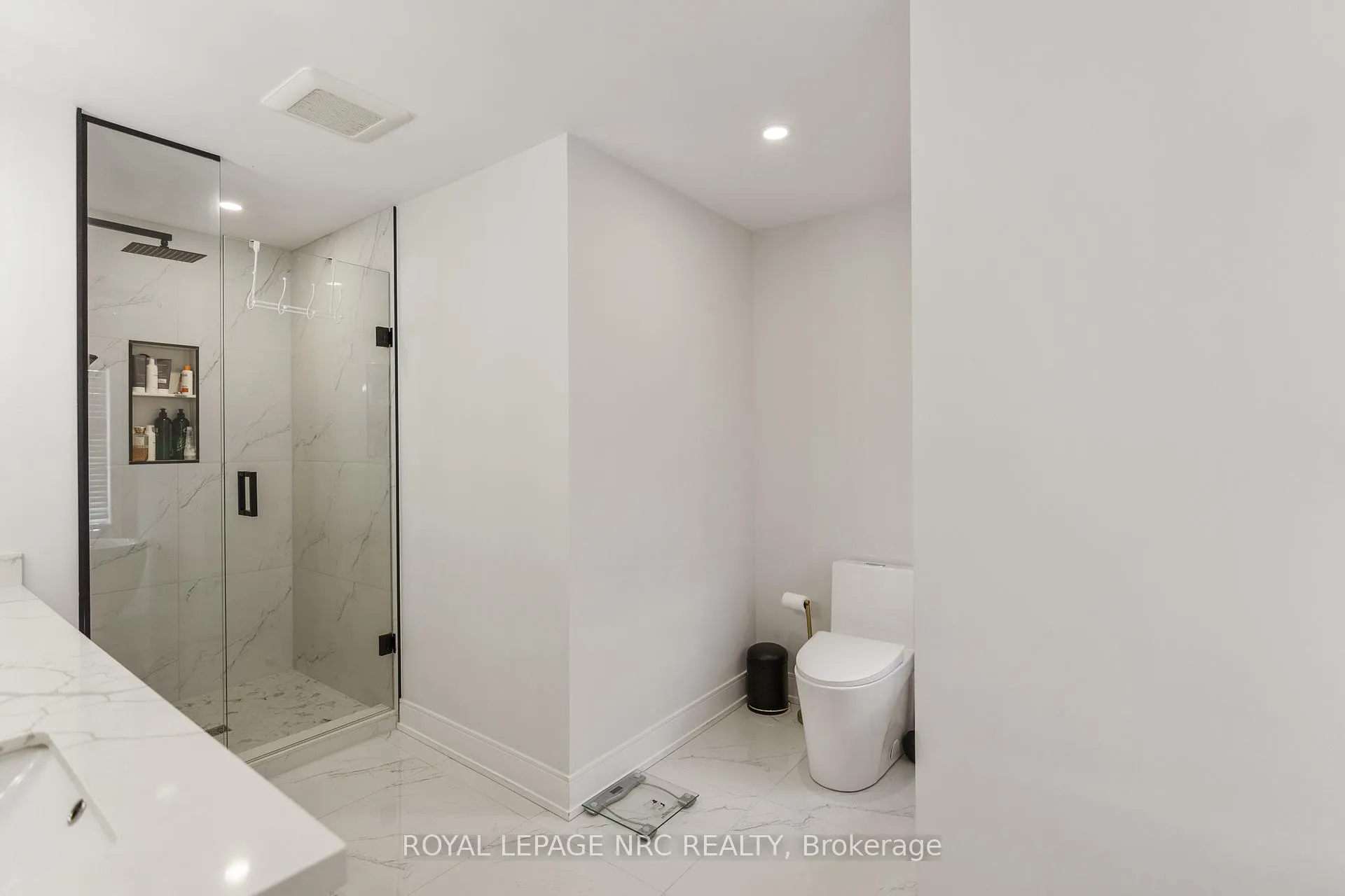Photo 15 of 7386 Splendour Drive, Niagara Falls, Brown — HOMEH