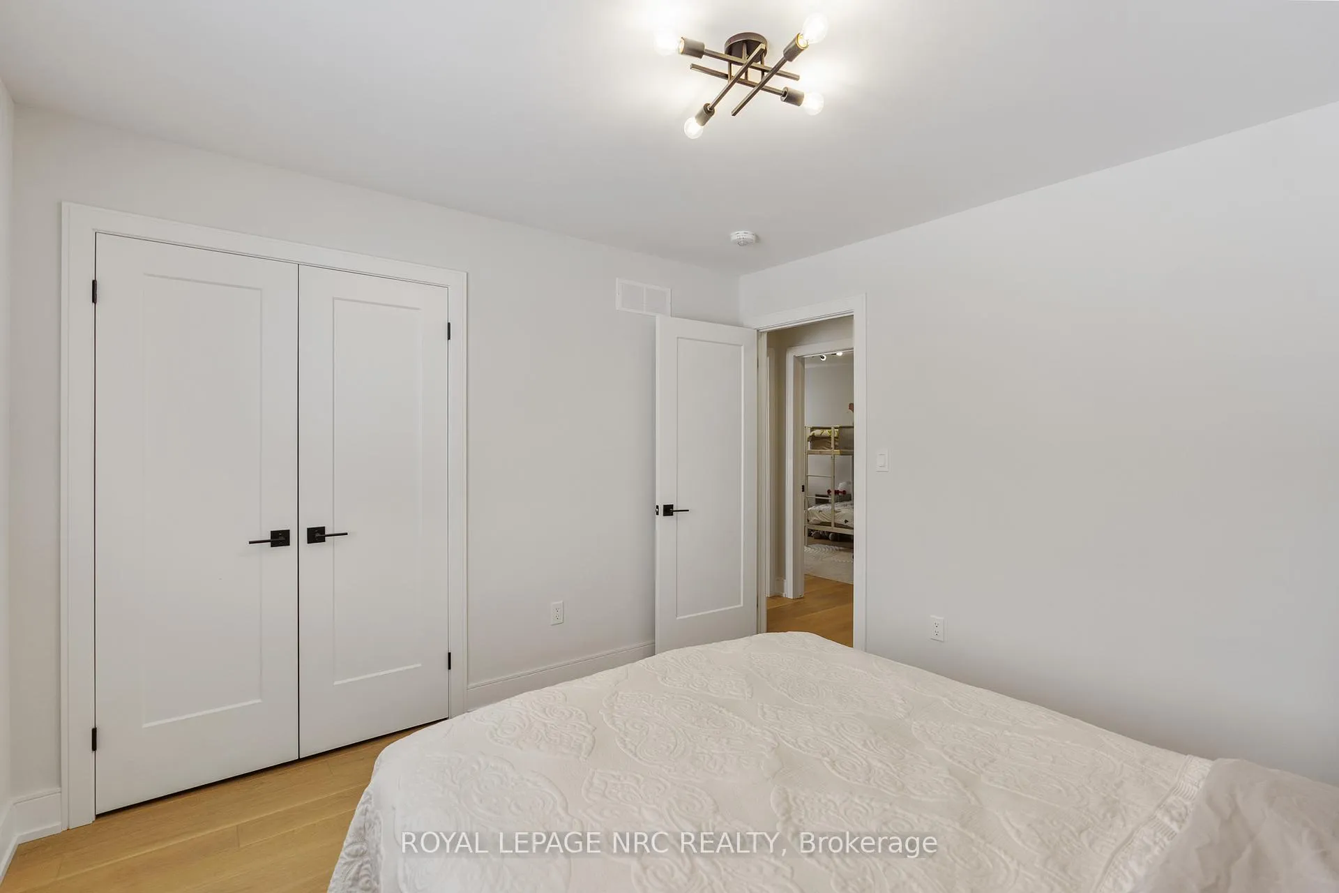 Photo 18 of 7386 Splendour Drive, Niagara Falls, Brown — HOMEH