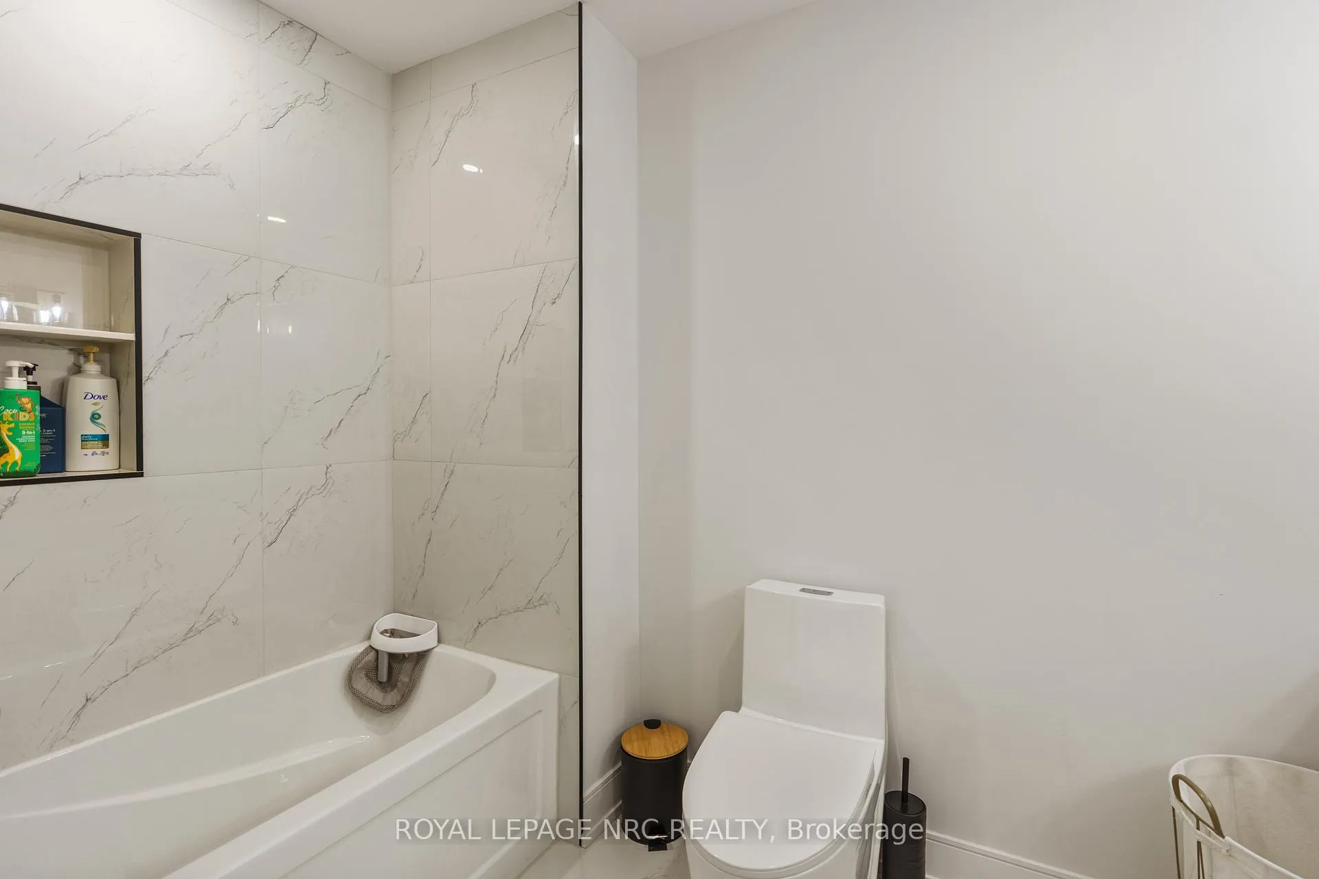 Photo 22 of 7386 Splendour Drive, Niagara Falls, Brown — HOMEH