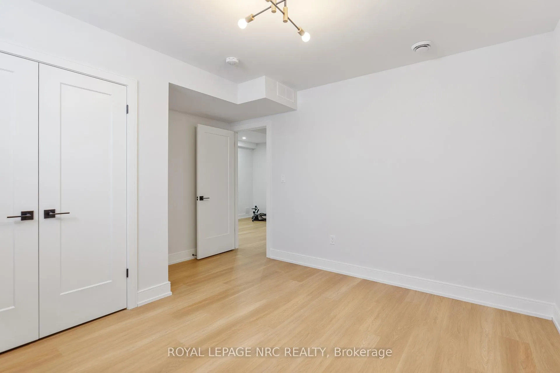 Photo 28 of 7386 Splendour Drive, Niagara Falls, Brown — HOMEH