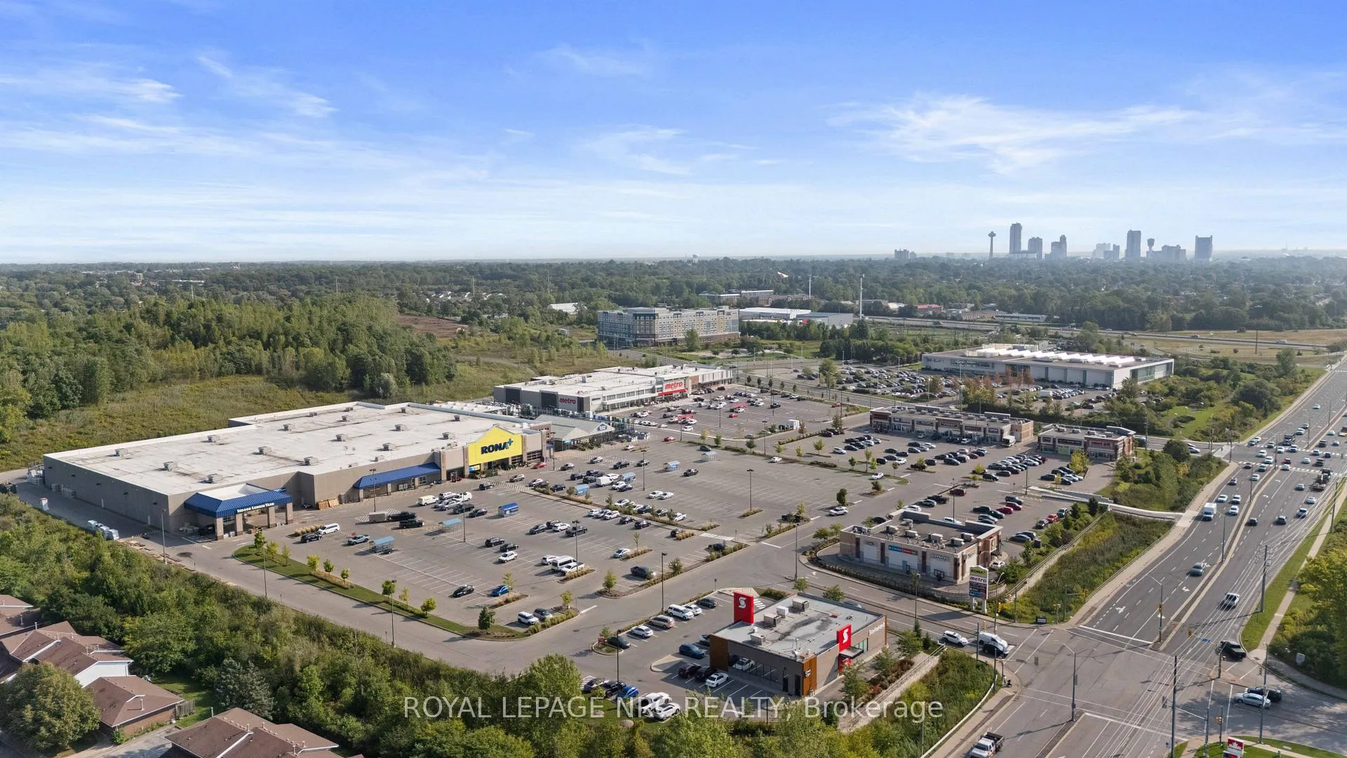 Photo 34 of 7386 Splendour Drive, Niagara Falls, Brown — HOMEH