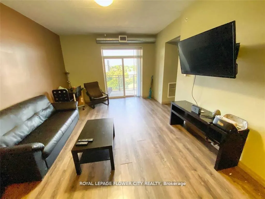 Photo 4 of Unit 703, 8 Hickory Street, Waterloo, Beechwood/University — HOMEH