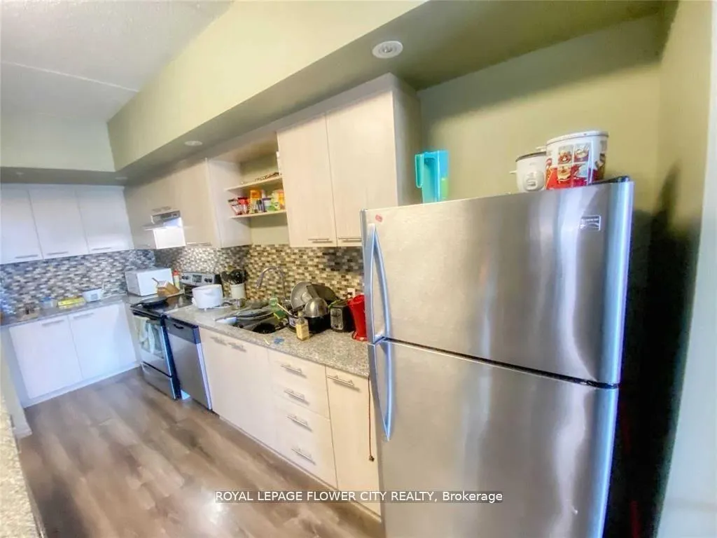 Photo 6 of Unit 703, 8 Hickory Street, Waterloo, Beechwood/University — HOMEH