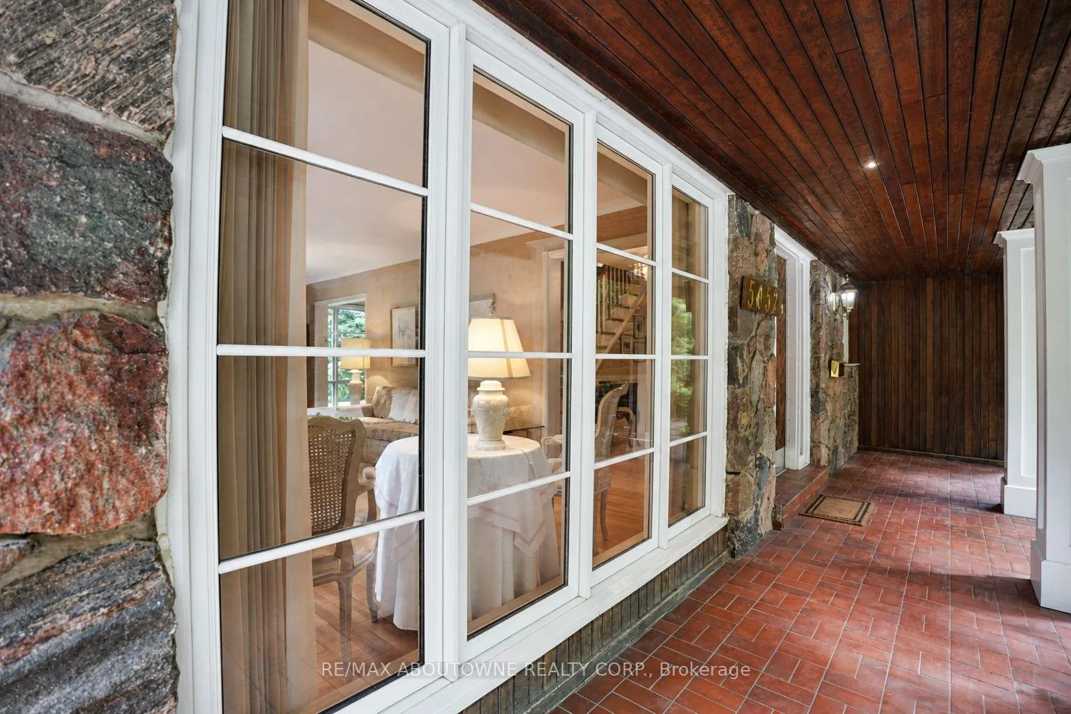 Photo 4 of 5052 Lakeshore Road, Burlington, Appleby — HOMEH