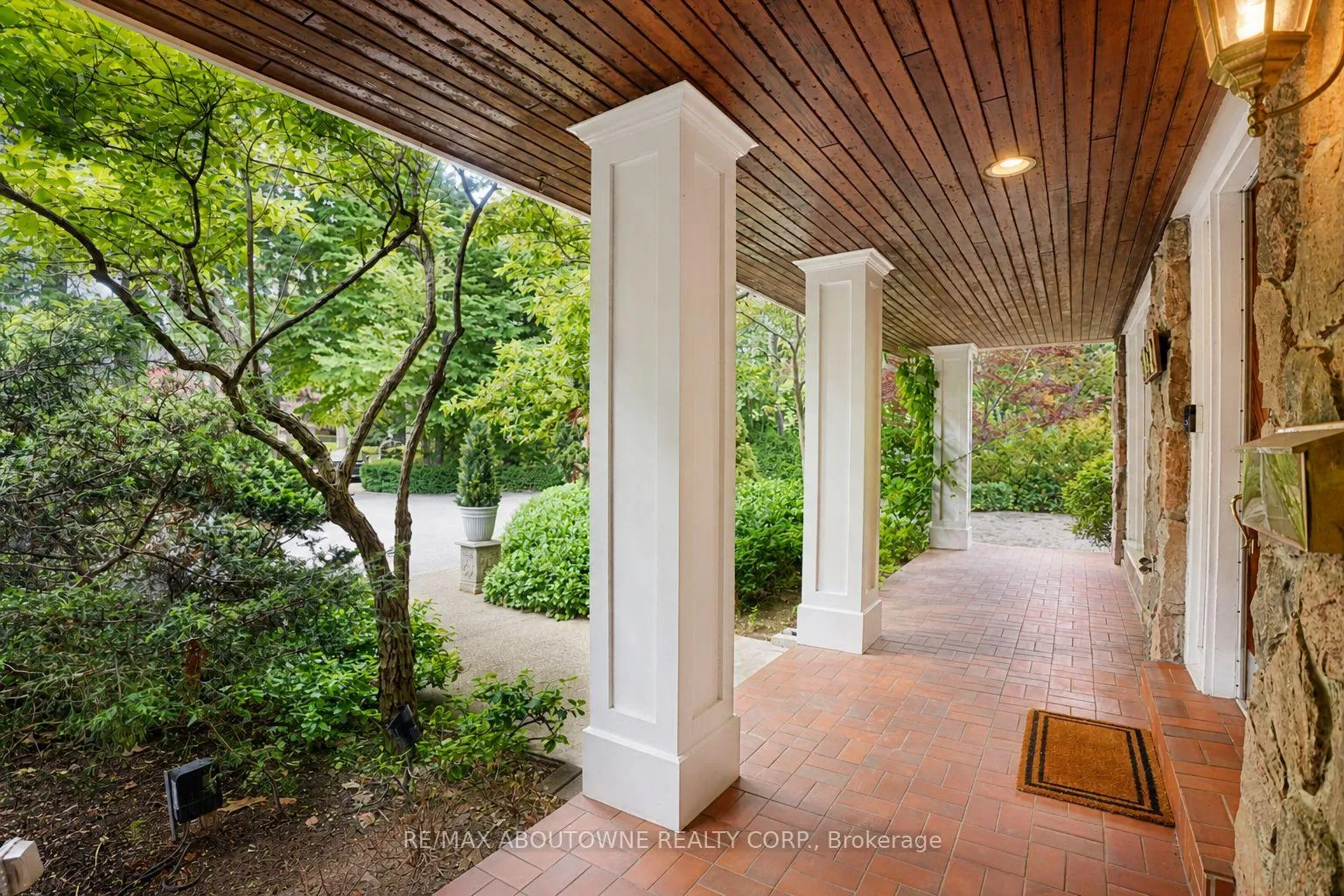 Photo 5 of 5052 Lakeshore Road, Burlington, Appleby — HOMEH
