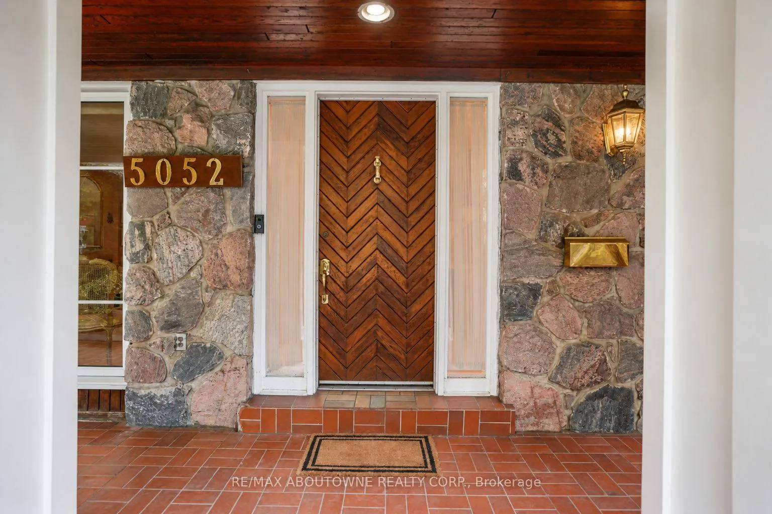 Photo 6 of 5052 Lakeshore Road, Burlington, Appleby — HOMEH