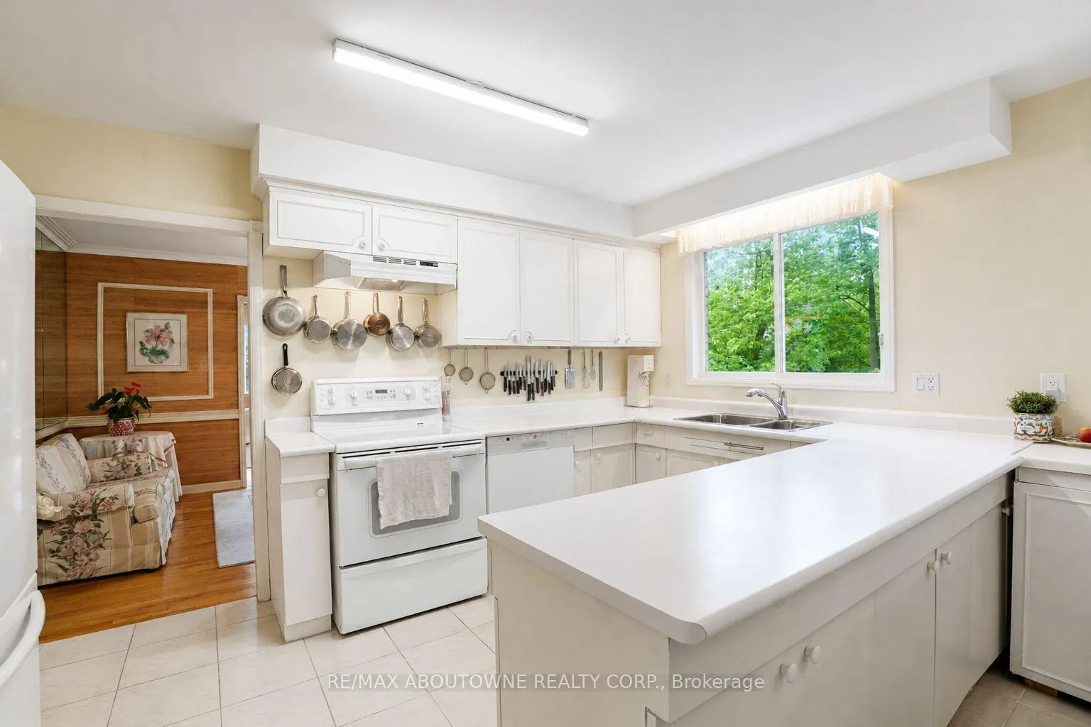 Photo 16 of 5052 Lakeshore Road, Burlington, Appleby — HOMEH