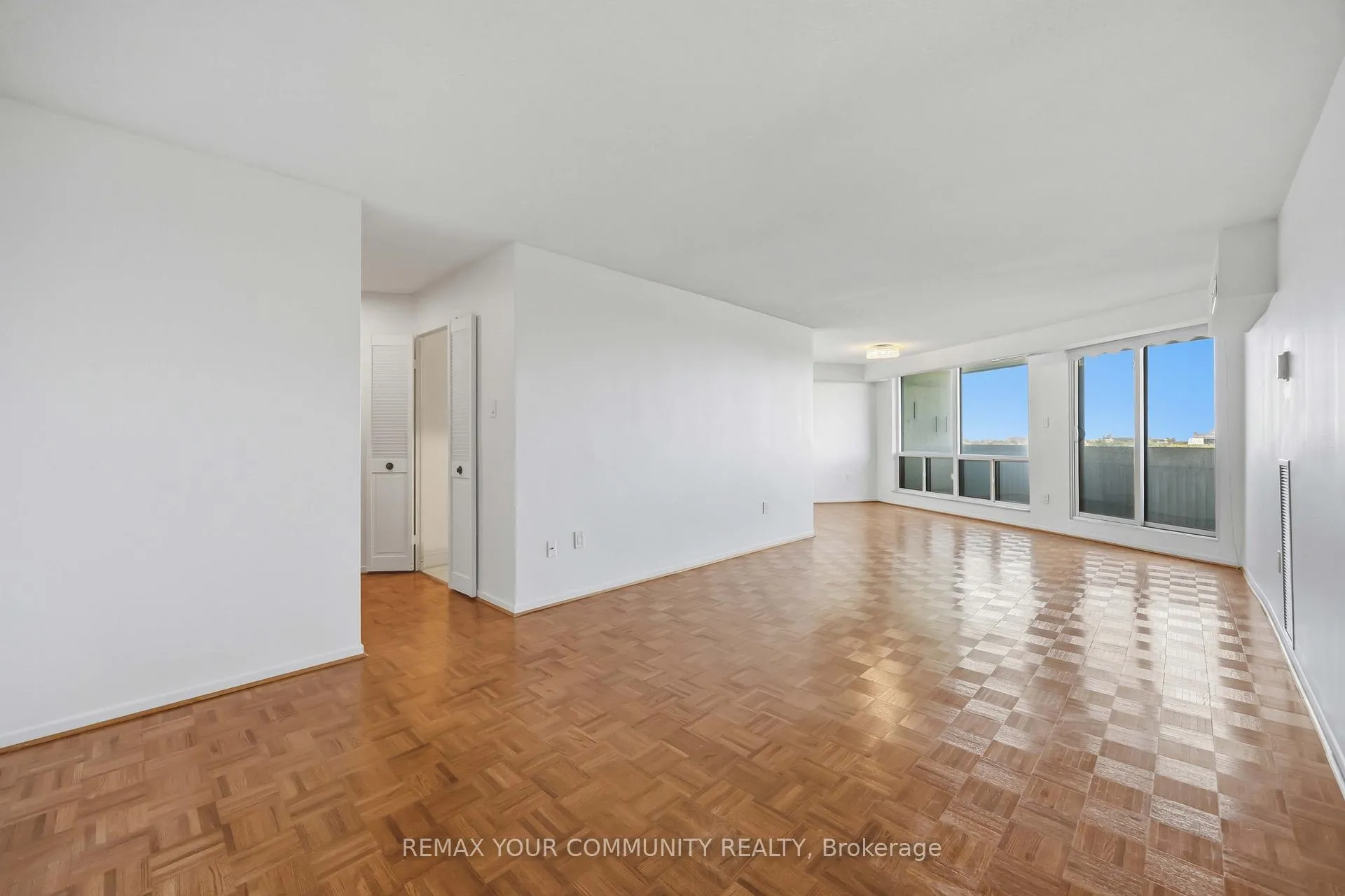Photo 2 of Unit 801, 150 Neptune Drive, Toronto, Englemount-Lawrence — HOMEH