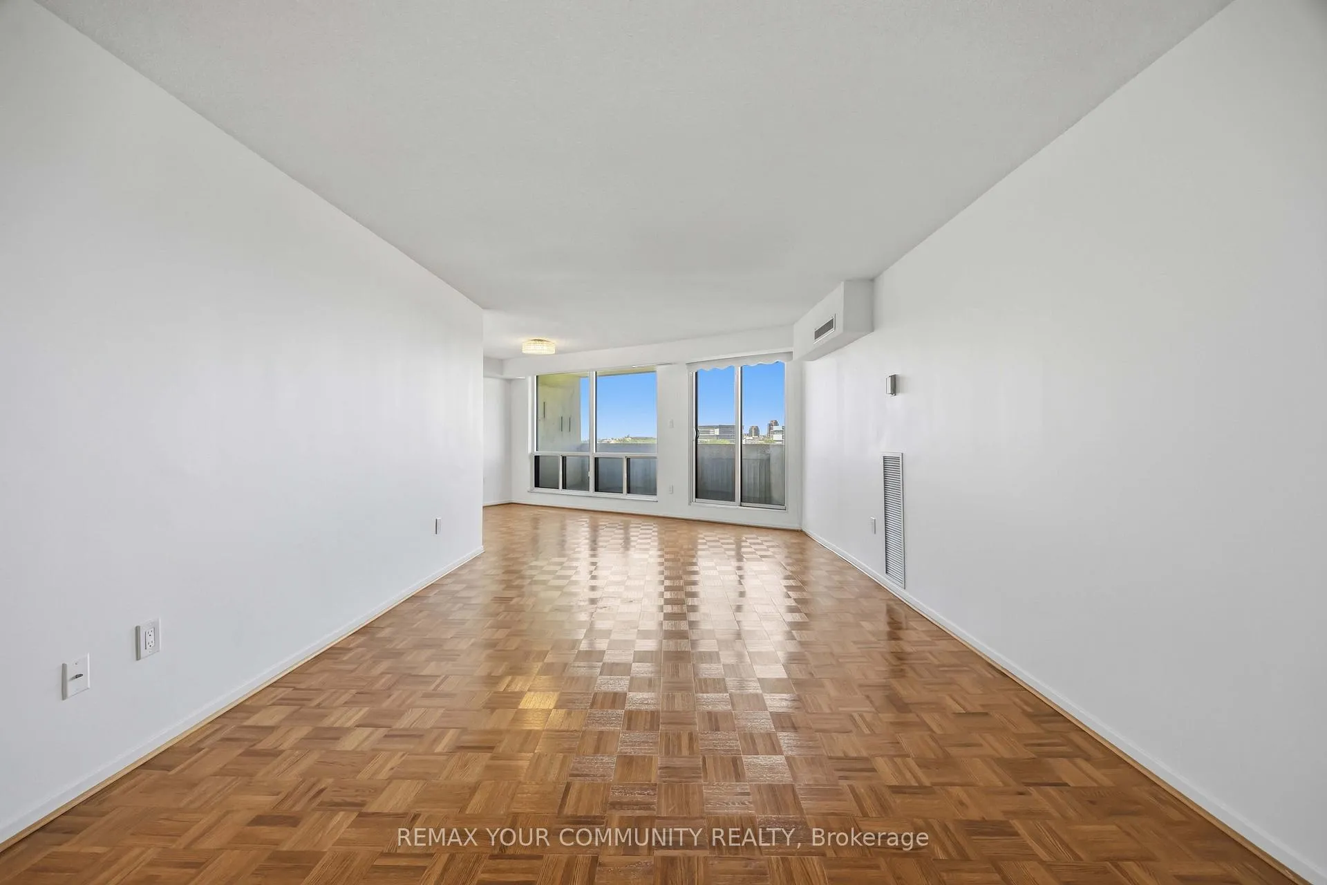 Photo 3 of Unit 801, 150 Neptune Drive, Toronto, Englemount-Lawrence — HOMEH