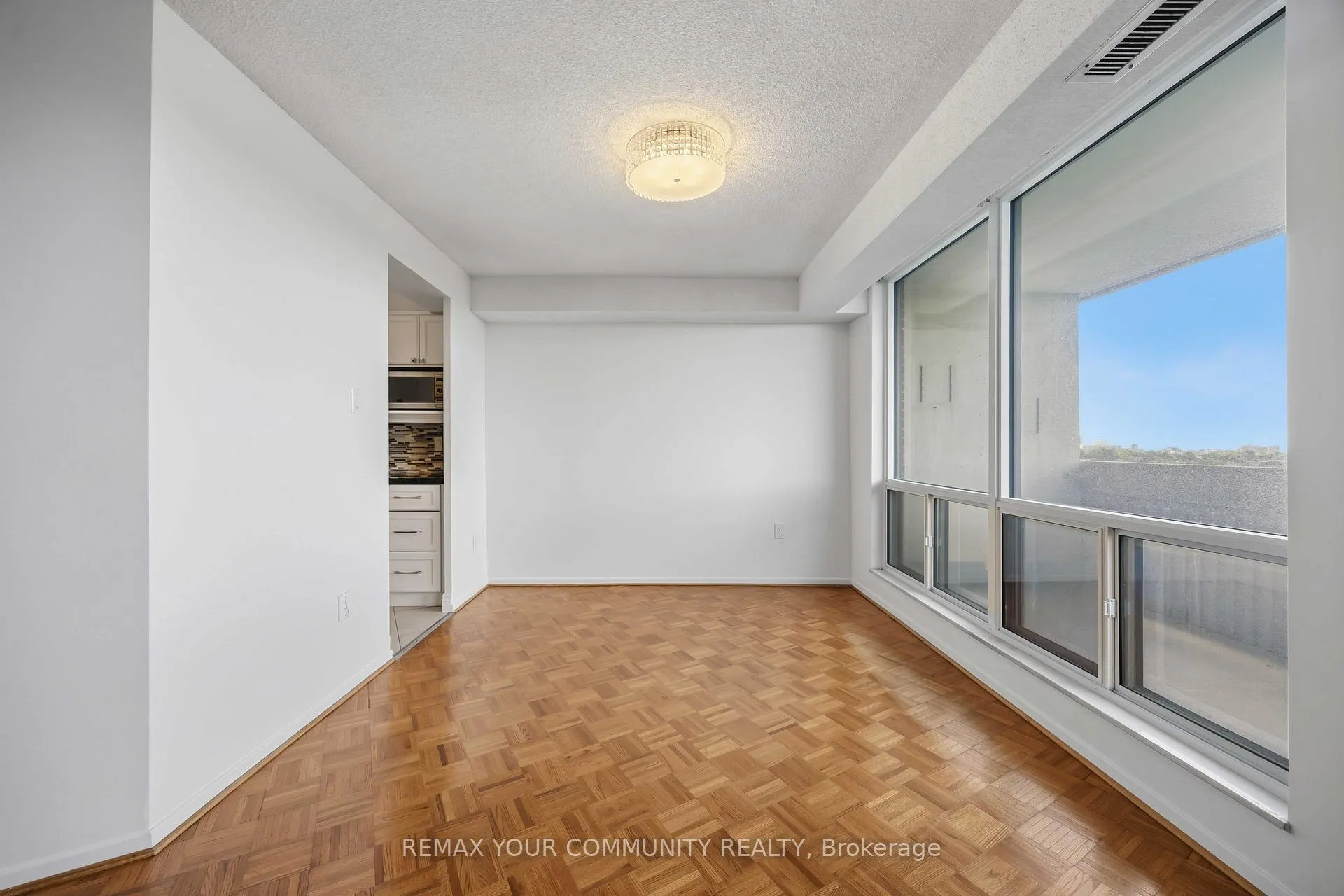 Photo 6 of Unit 801, 150 Neptune Drive, Toronto, Englemount-Lawrence — HOMEH