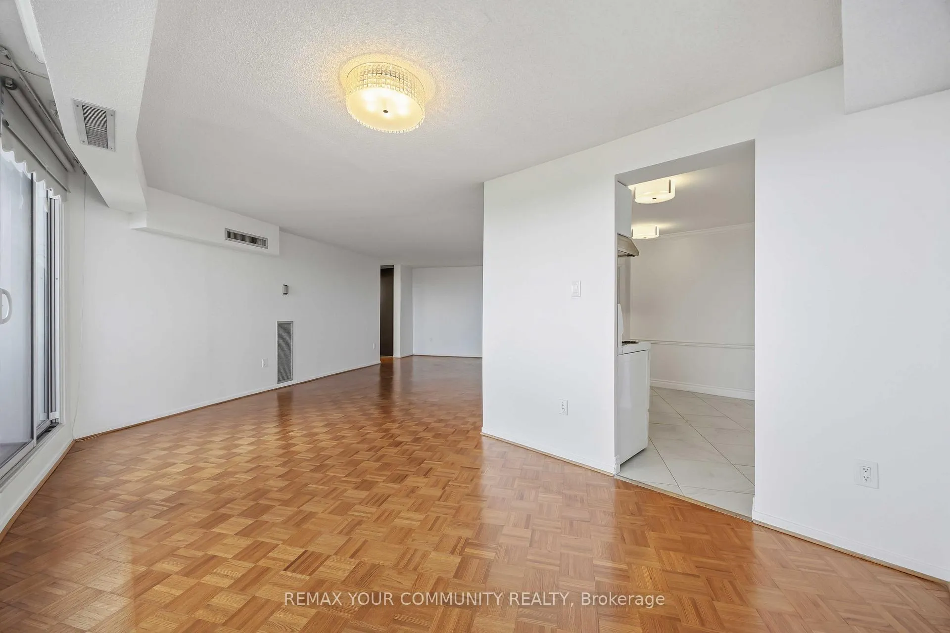 Photo 8 of Unit 801, 150 Neptune Drive, Toronto, Englemount-Lawrence — HOMEH