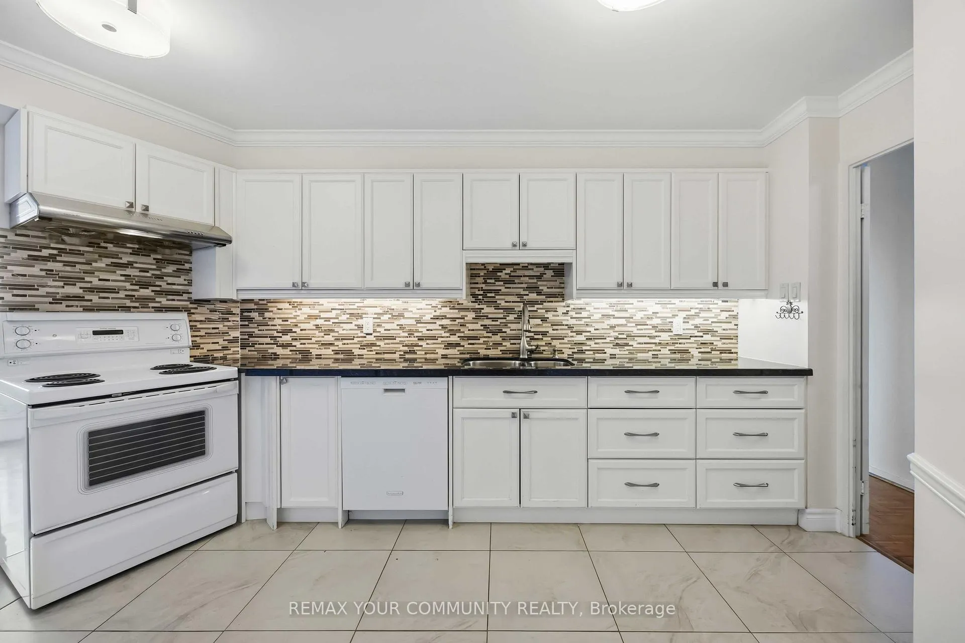 Photo 11 of Unit 801, 150 Neptune Drive, Toronto, Englemount-Lawrence — HOMEH
