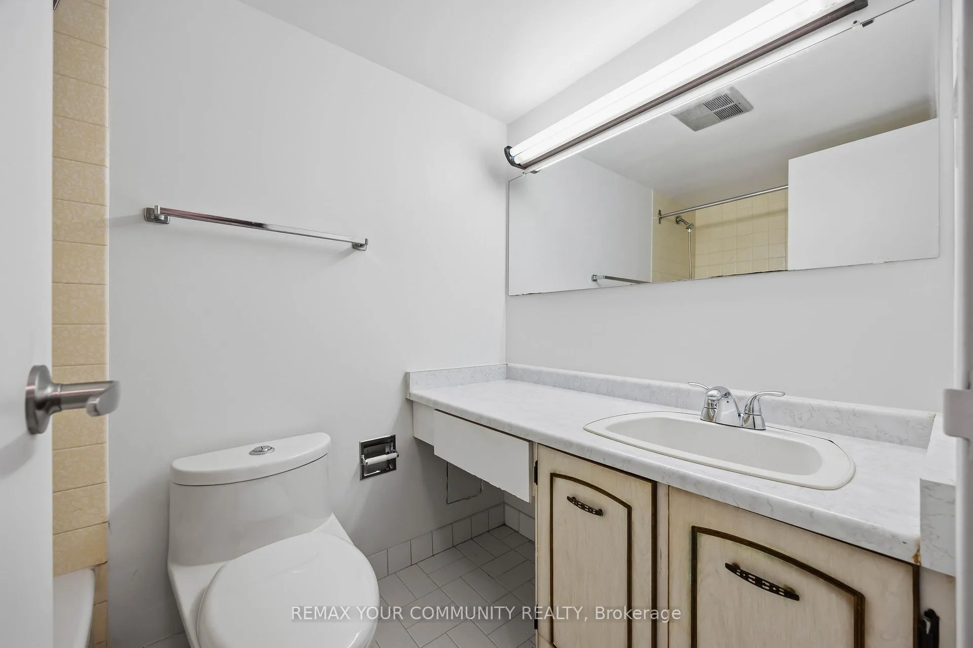 Photo 18 of Unit 801, 150 Neptune Drive, Toronto, Englemount-Lawrence — HOMEH