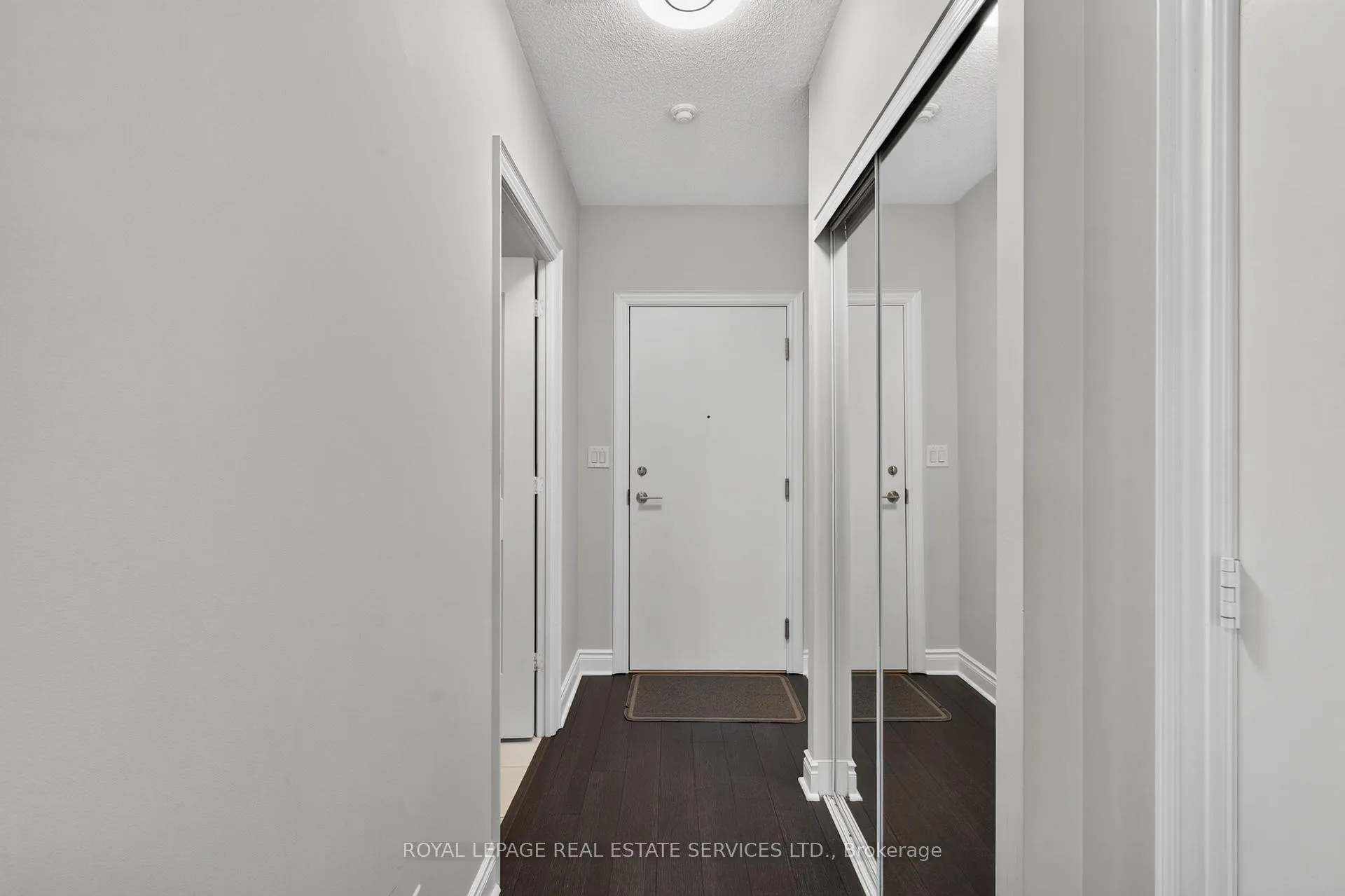 Photo 4 of Unit 512, 16 Brookers Lane, Etobicoke, Mimico — HOMEH