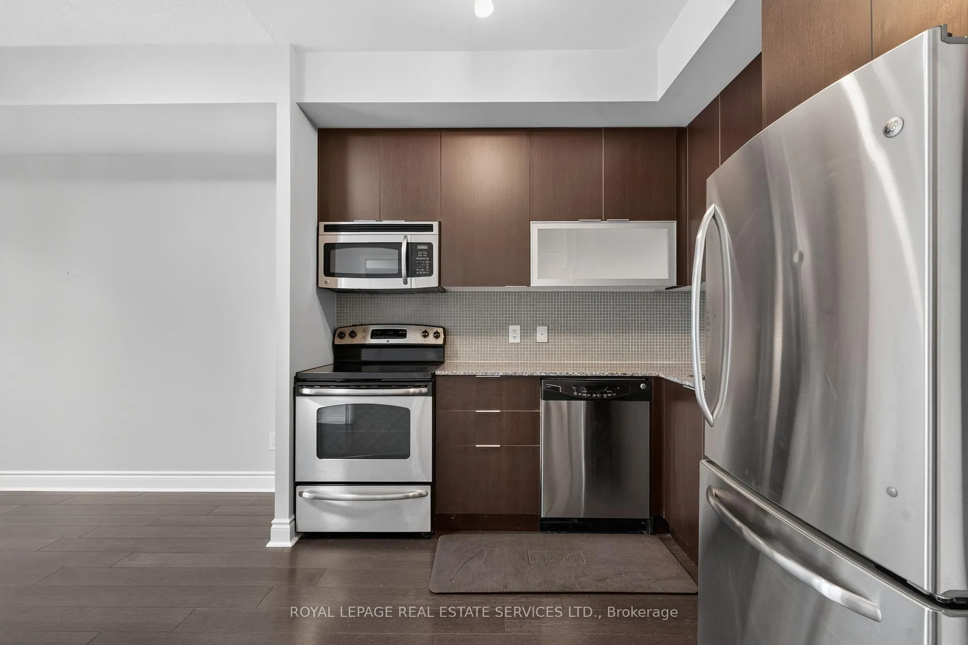 Photo 5 of Unit 512, 16 Brookers Lane, Etobicoke, Mimico — HOMEH