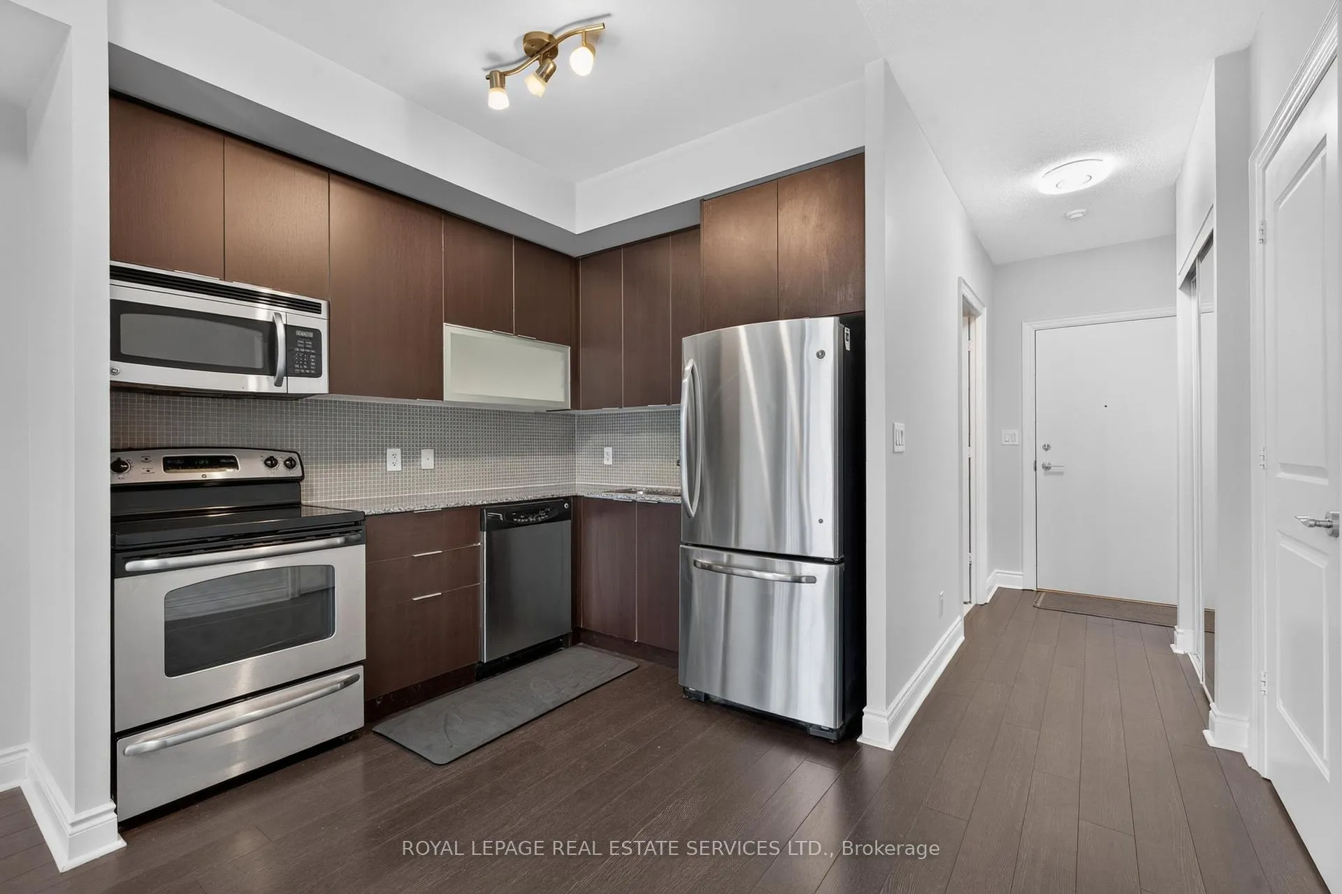 Photo 6 of Unit 512, 16 Brookers Lane, Etobicoke, Mimico — HOMEH