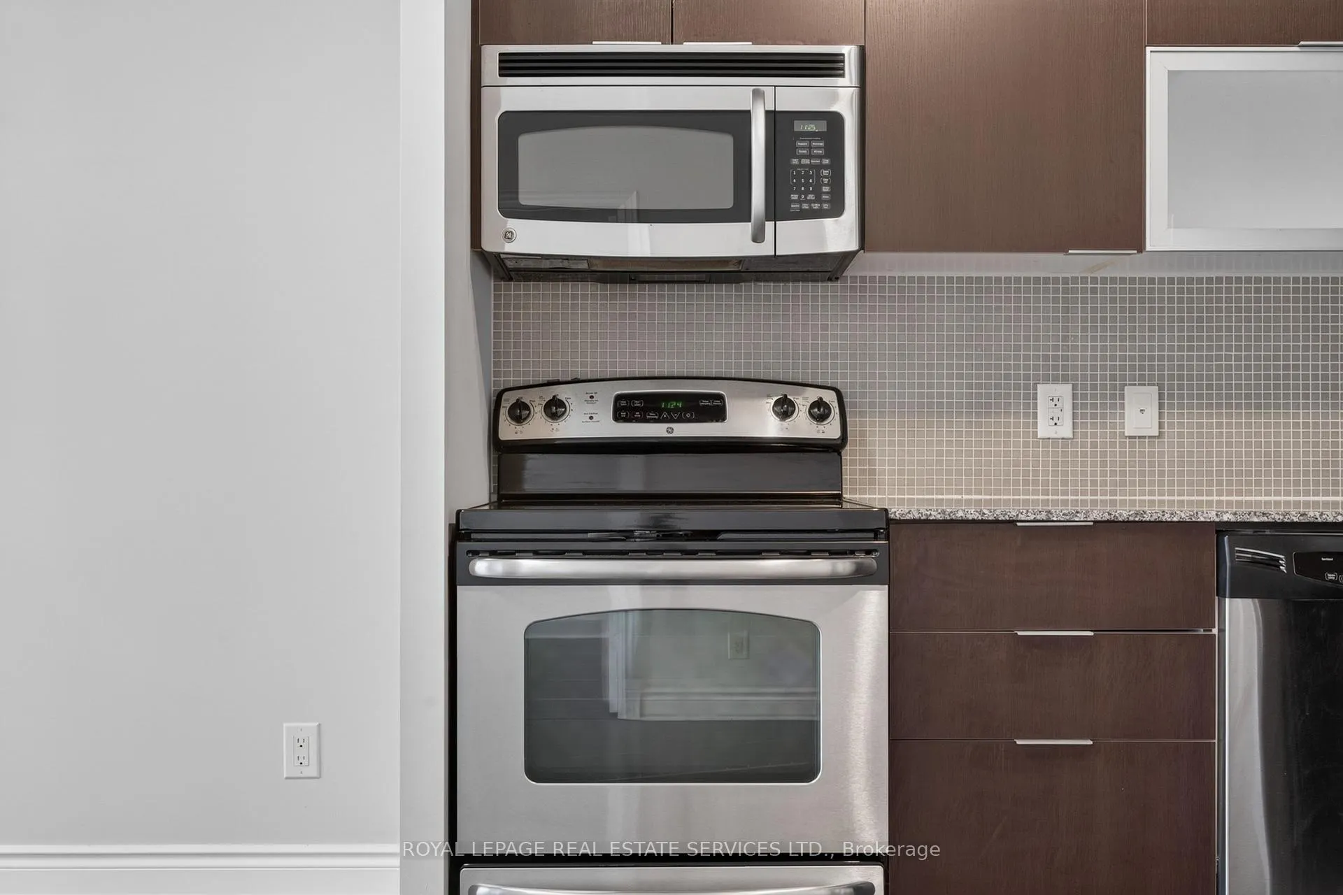 Photo 8 of Unit 512, 16 Brookers Lane, Etobicoke, Mimico — HOMEH