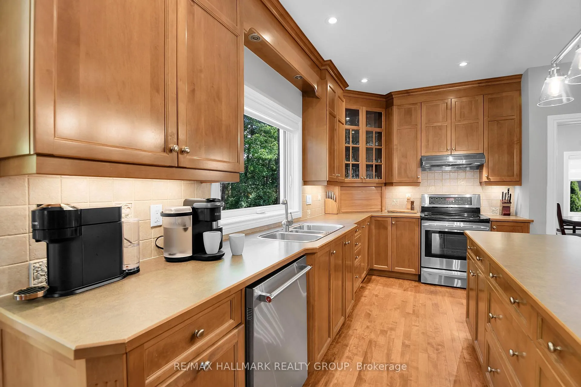 Photo 10 of 1705 Silver Bark Avenue, Ottawa, Orleans/Sunridge — HOMEH