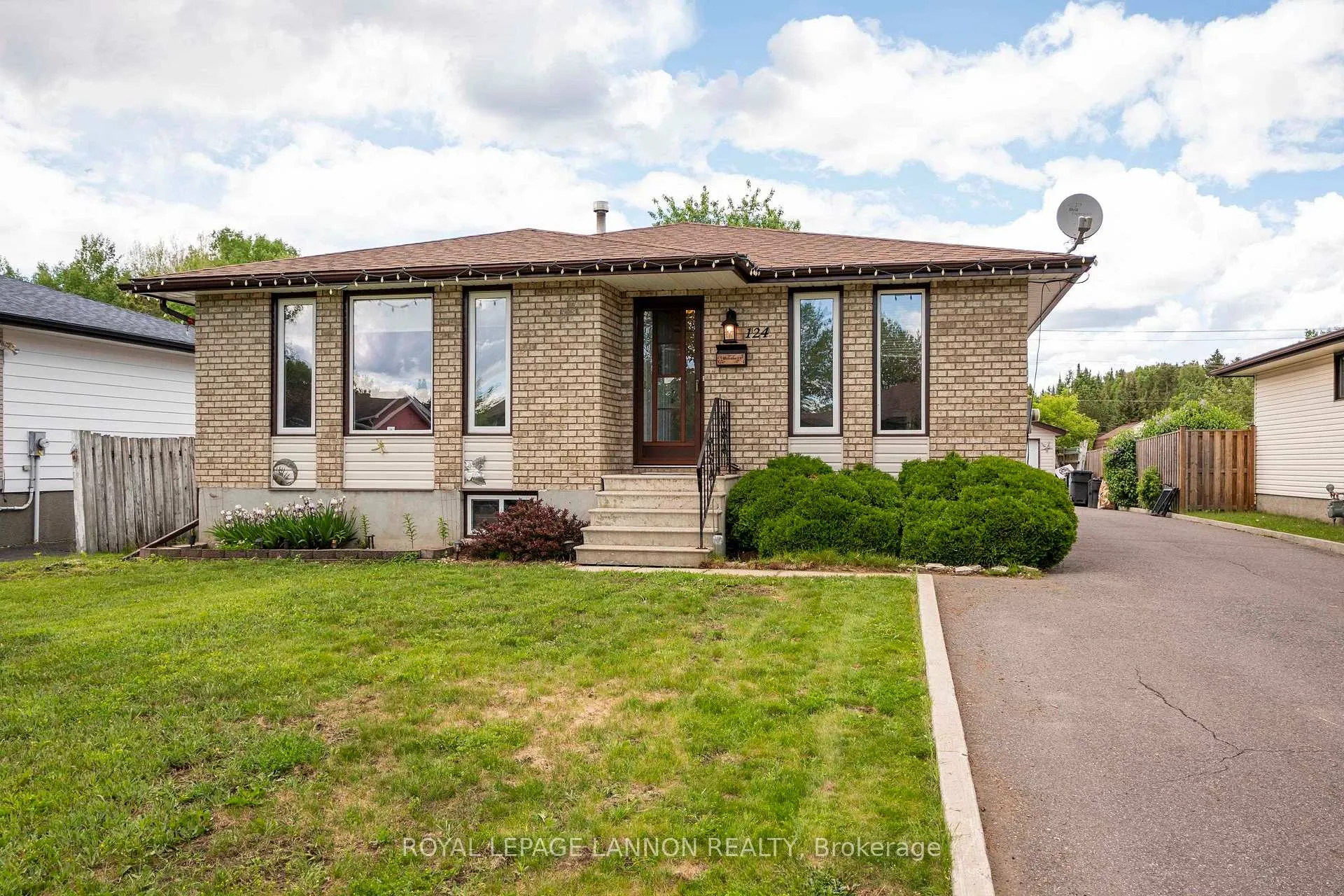 Photo 1 of 124 Welland Street, Thunder Bay, County Park — HOMEH