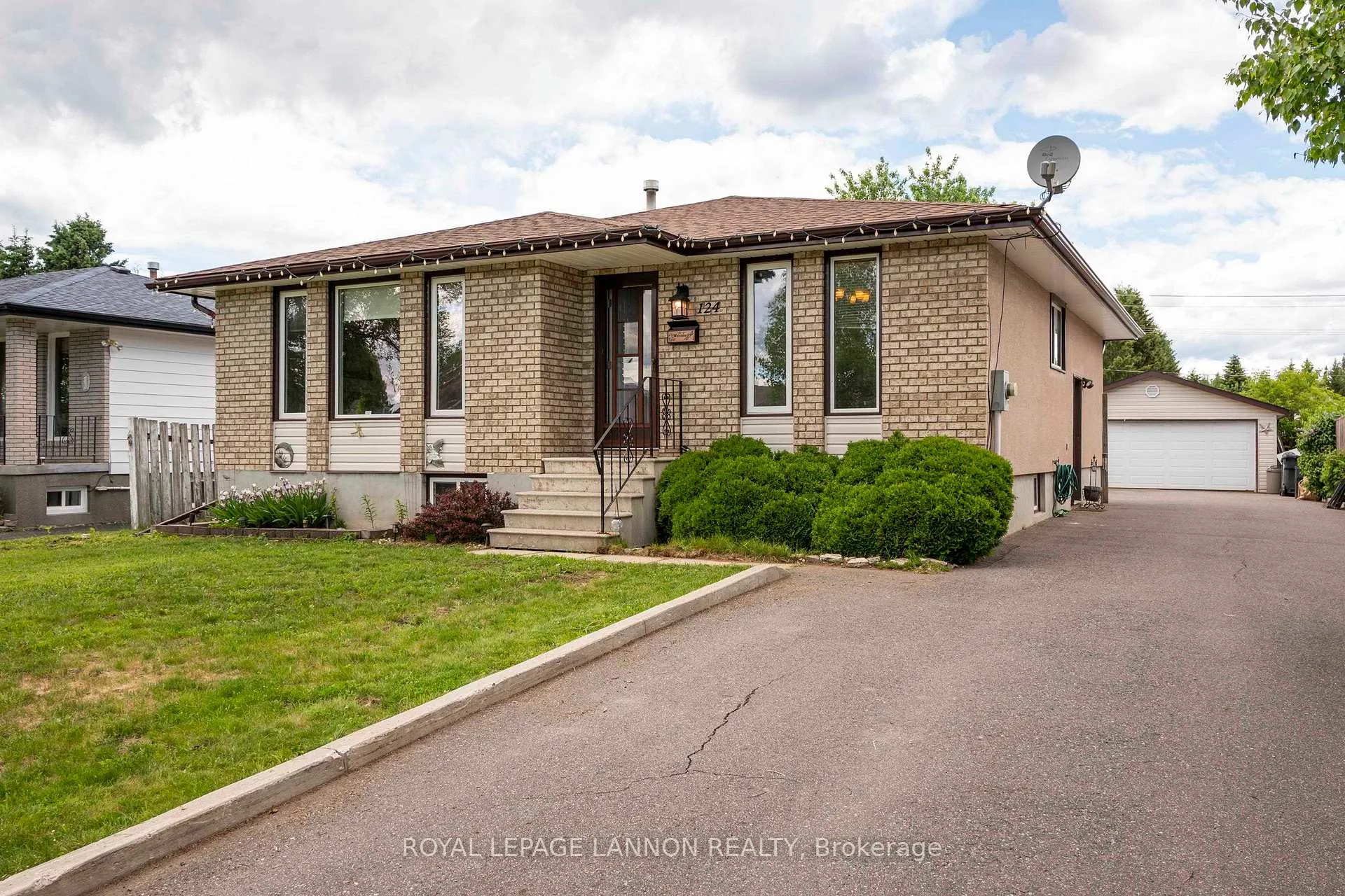 Photo 2 of 124 Welland Street, Thunder Bay, County Park — HOMEH