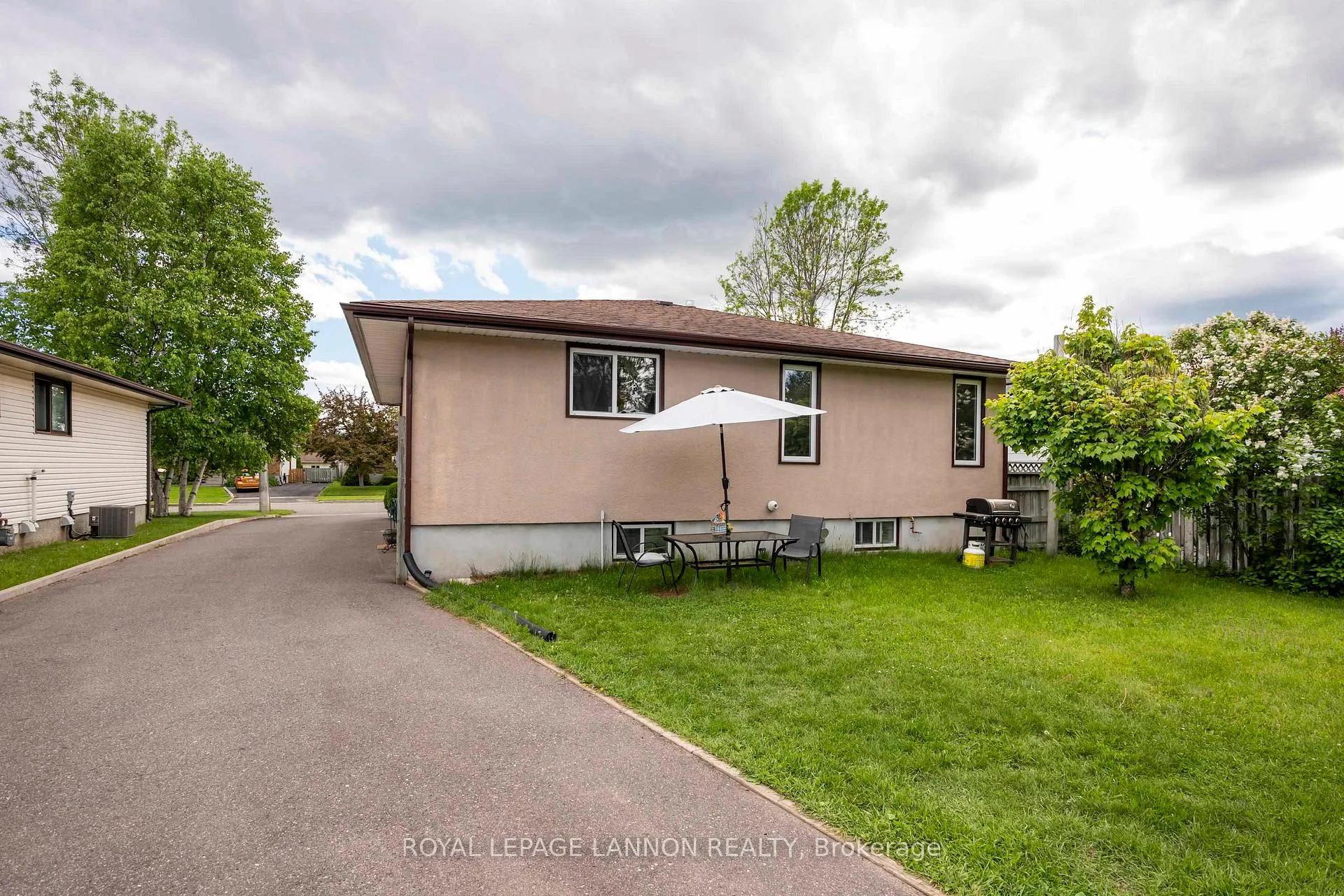 Photo 5 of 124 Welland Street, Thunder Bay, County Park — HOMEH