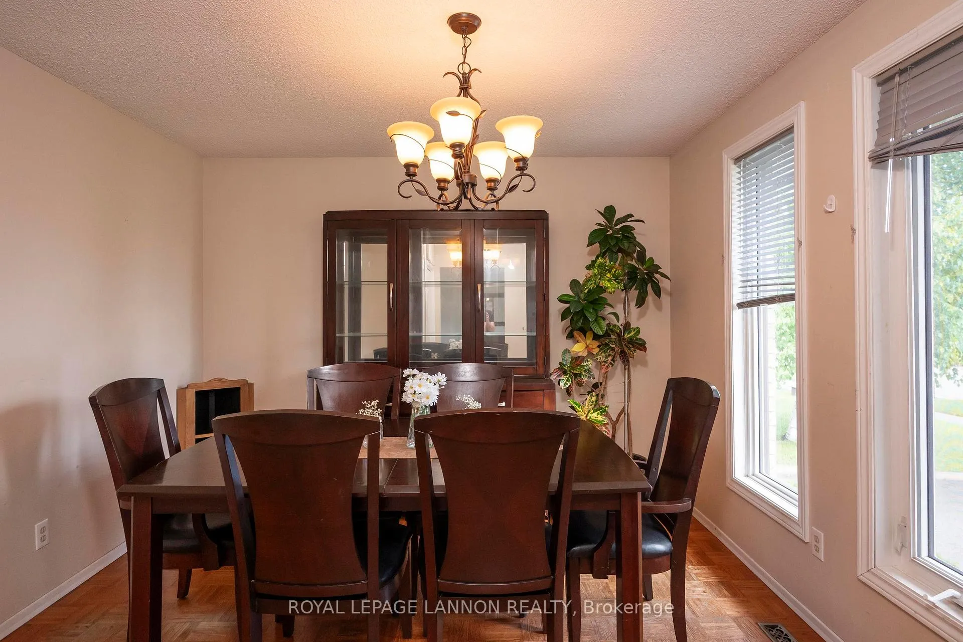 Photo 10 of 124 Welland Street, Thunder Bay, County Park — HOMEH