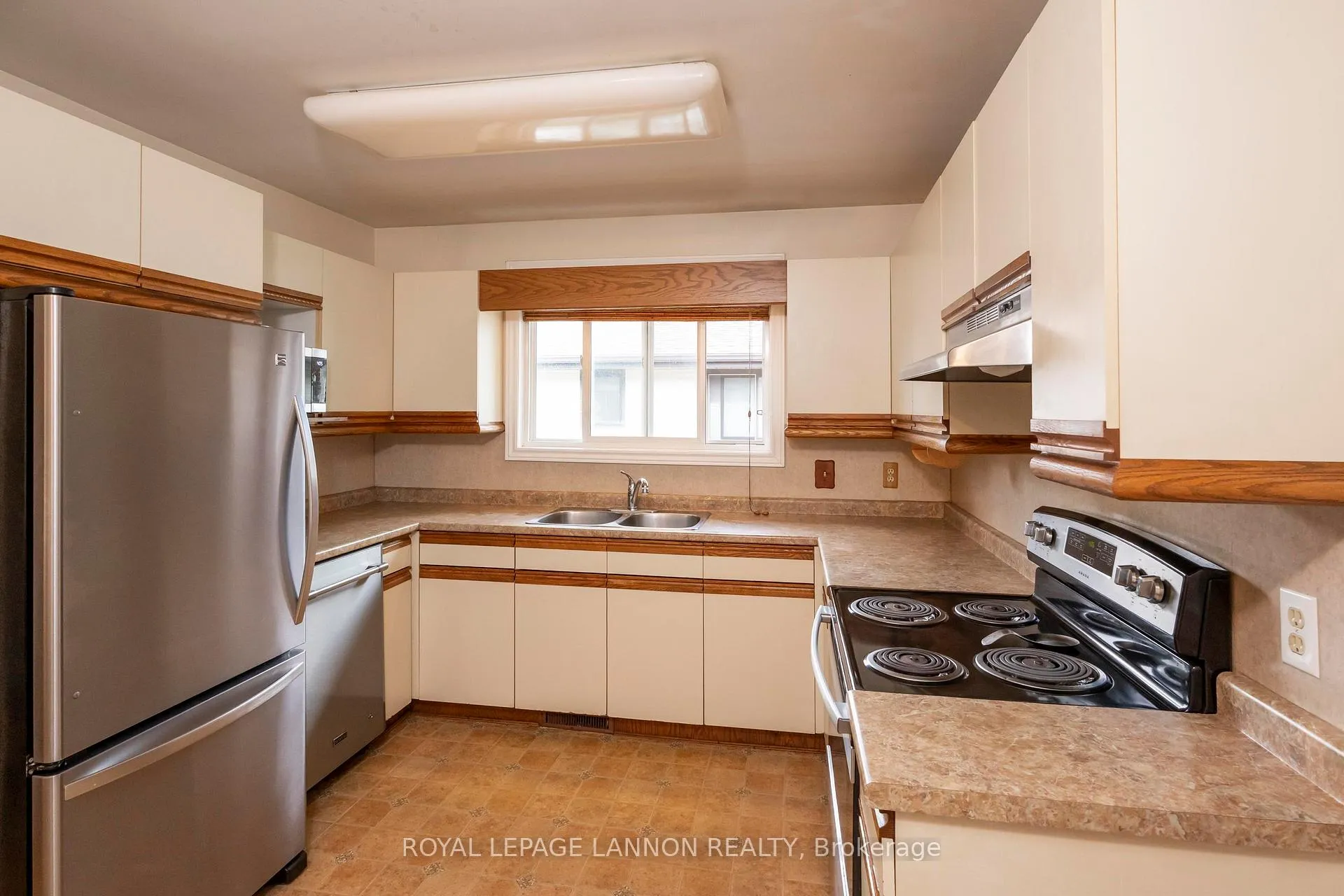 Photo 15 of 124 Welland Street, Thunder Bay, County Park — HOMEH