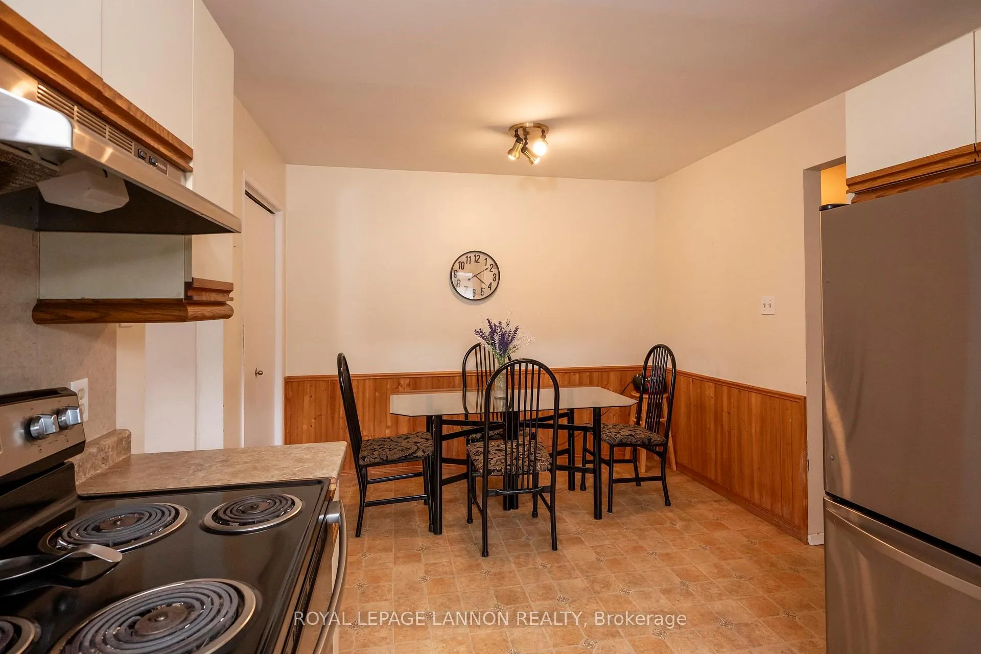 Photo 16 of 124 Welland Street, Thunder Bay, County Park — HOMEH
