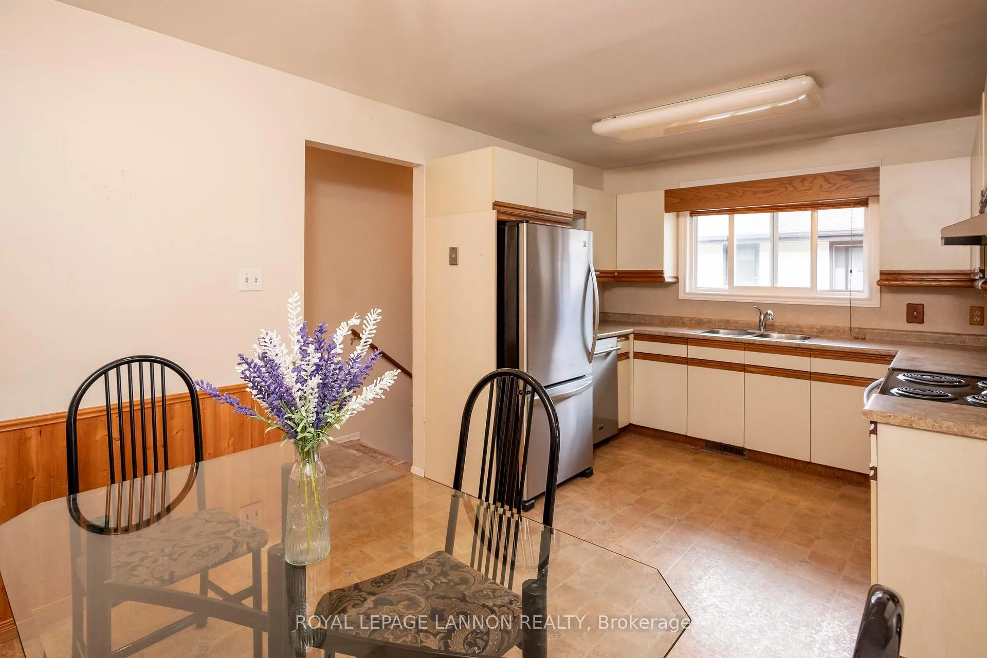 Photo 17 of 124 Welland Street, Thunder Bay, County Park — HOMEH