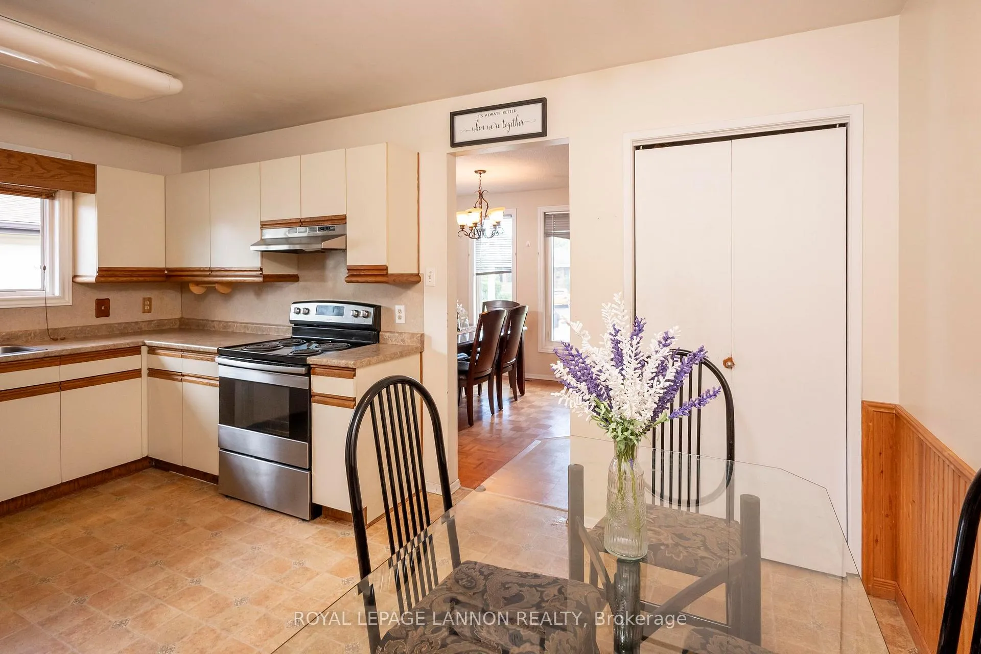 Photo 18 of 124 Welland Street, Thunder Bay, County Park — HOMEH