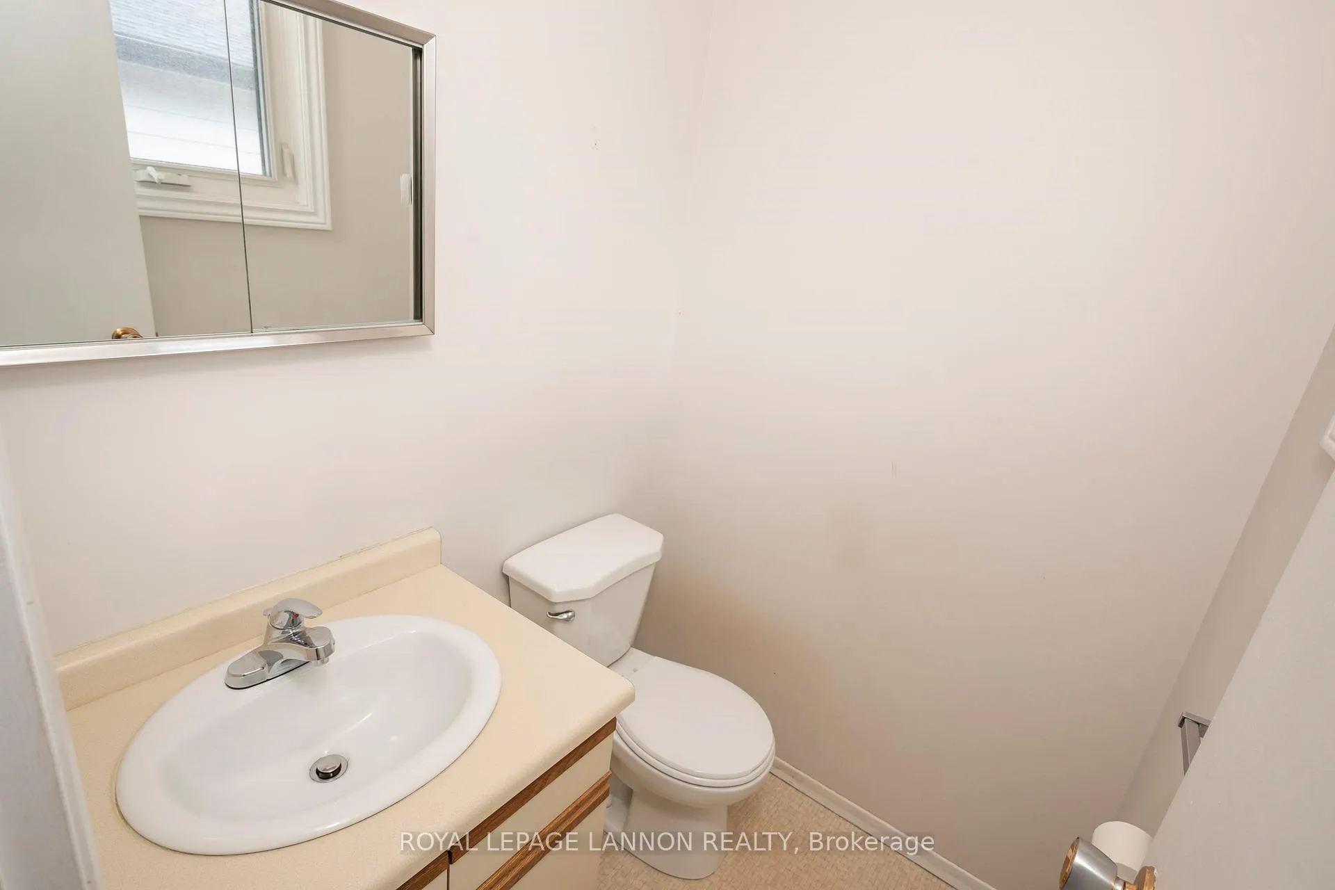 Photo 27 of 124 Welland Street, Thunder Bay, County Park — HOMEH