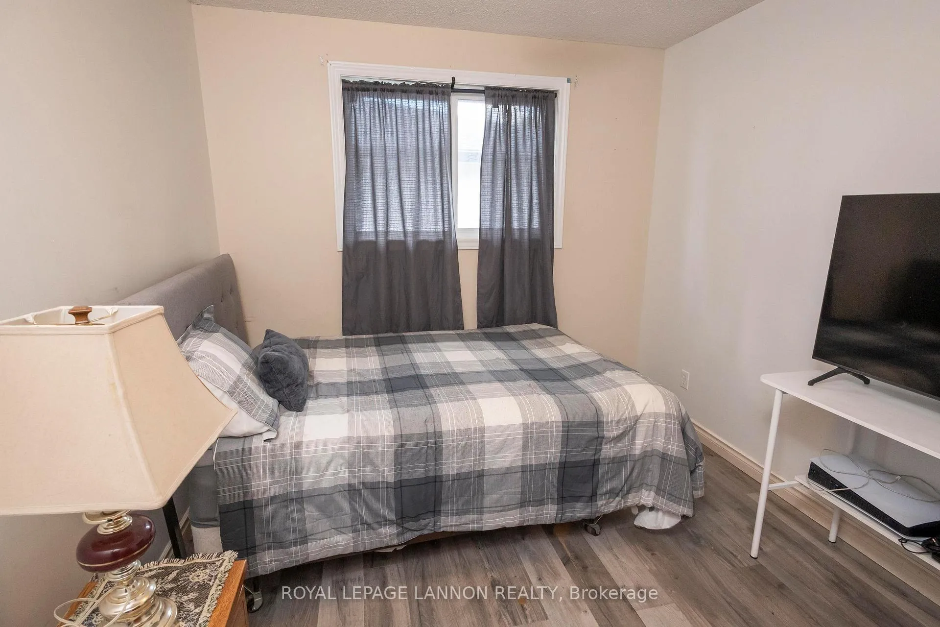 Photo 33 of 124 Welland Street, Thunder Bay, County Park — HOMEH