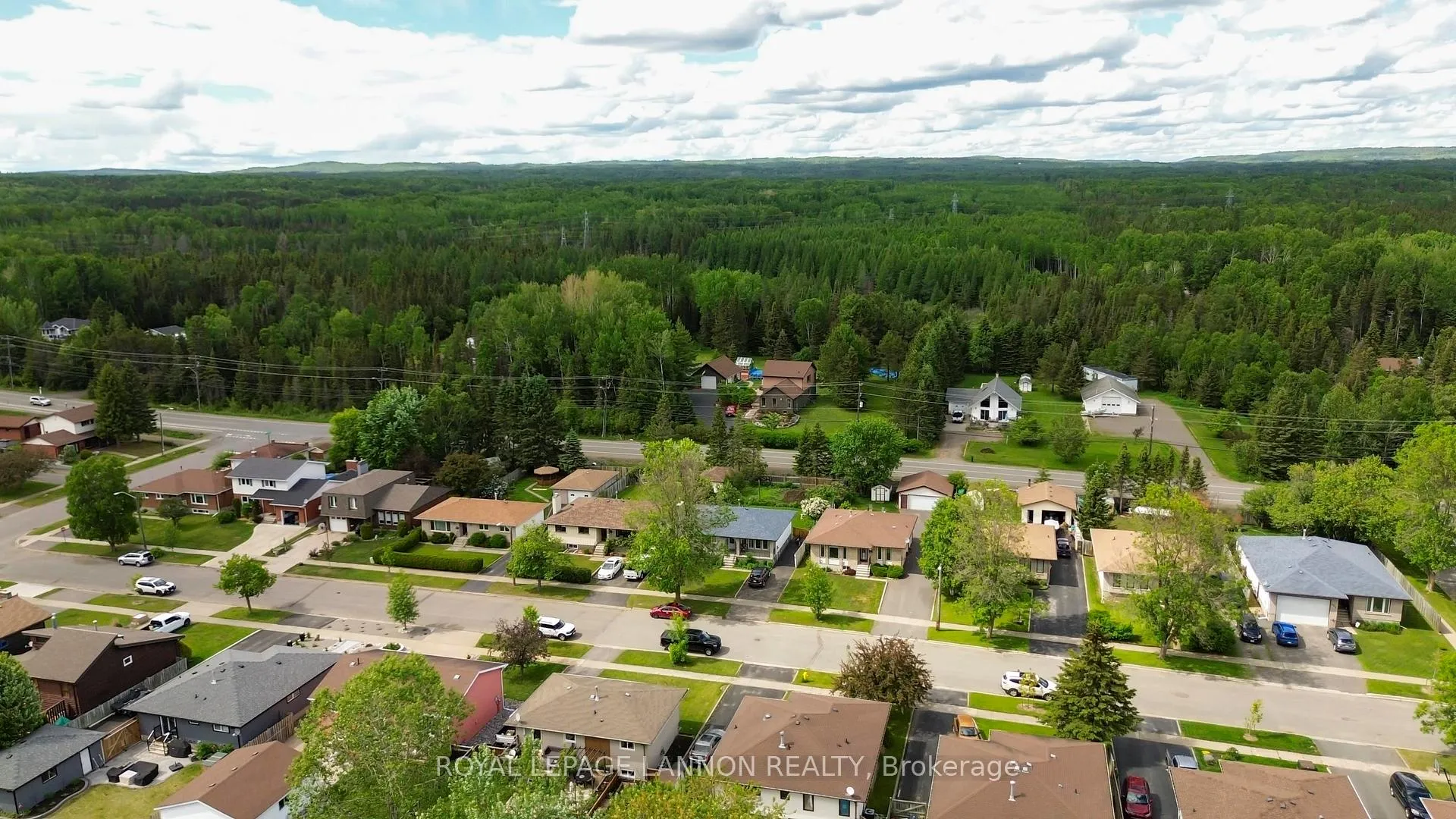 Photo 43 of 124 Welland Street, Thunder Bay, County Park — HOMEH