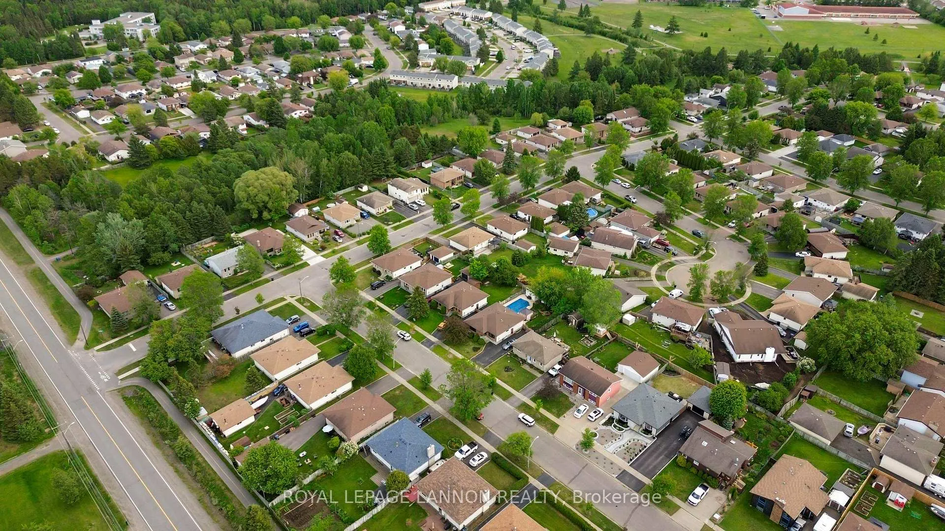Photo 46 of 124 Welland Street, Thunder Bay, County Park — HOMEH