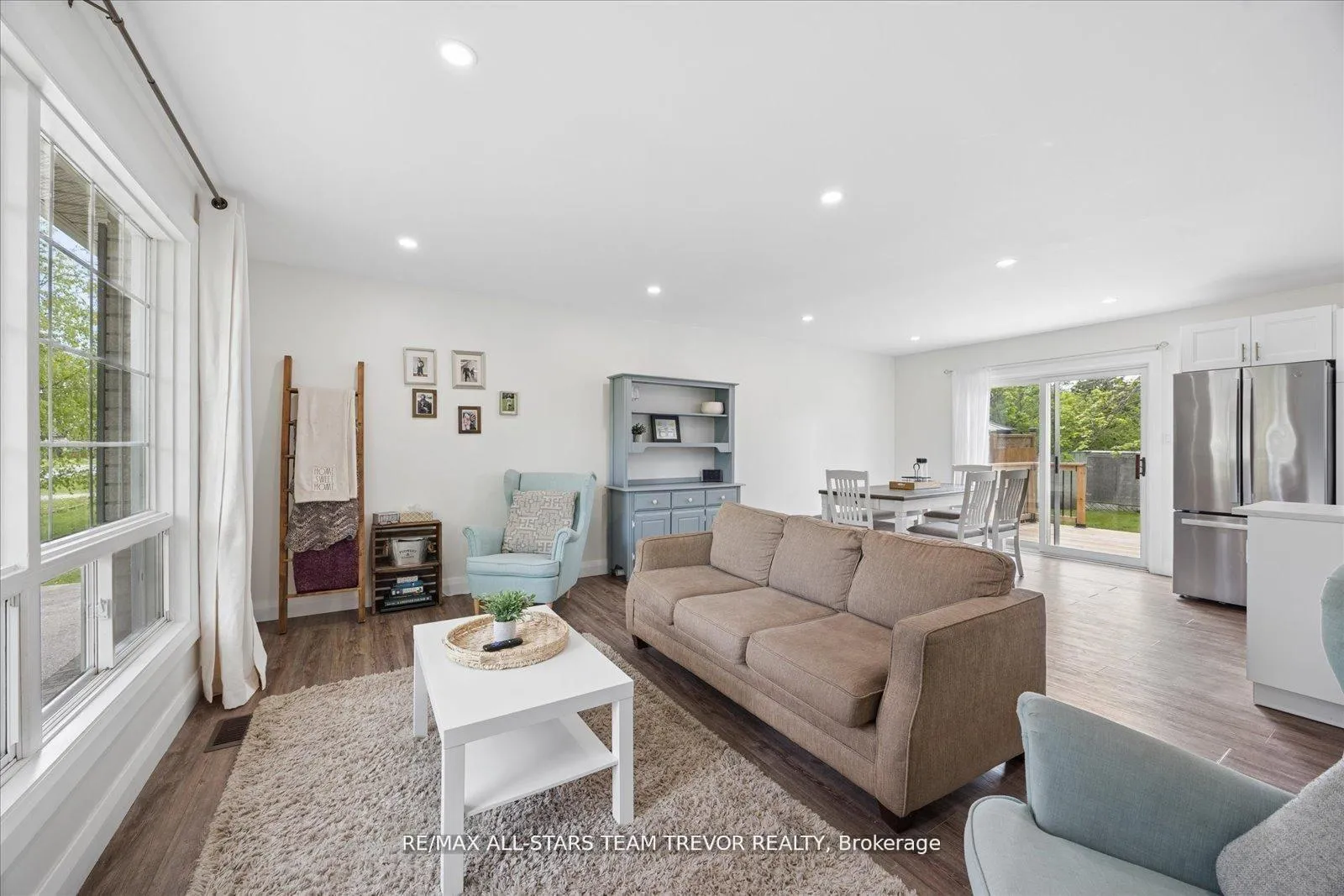 Photo 2 of 11 Halmar Park Road, Georgina, Pefferlaw — HOMEH