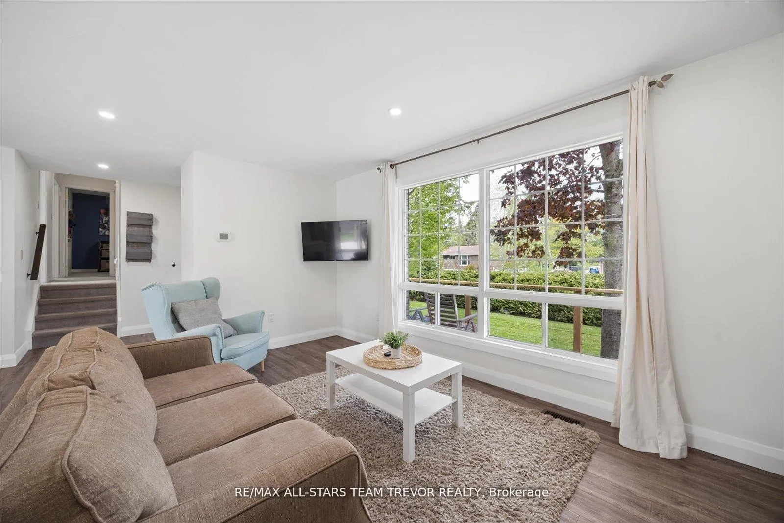 Photo 3 of 11 Halmar Park Road, Georgina, Pefferlaw — HOMEH